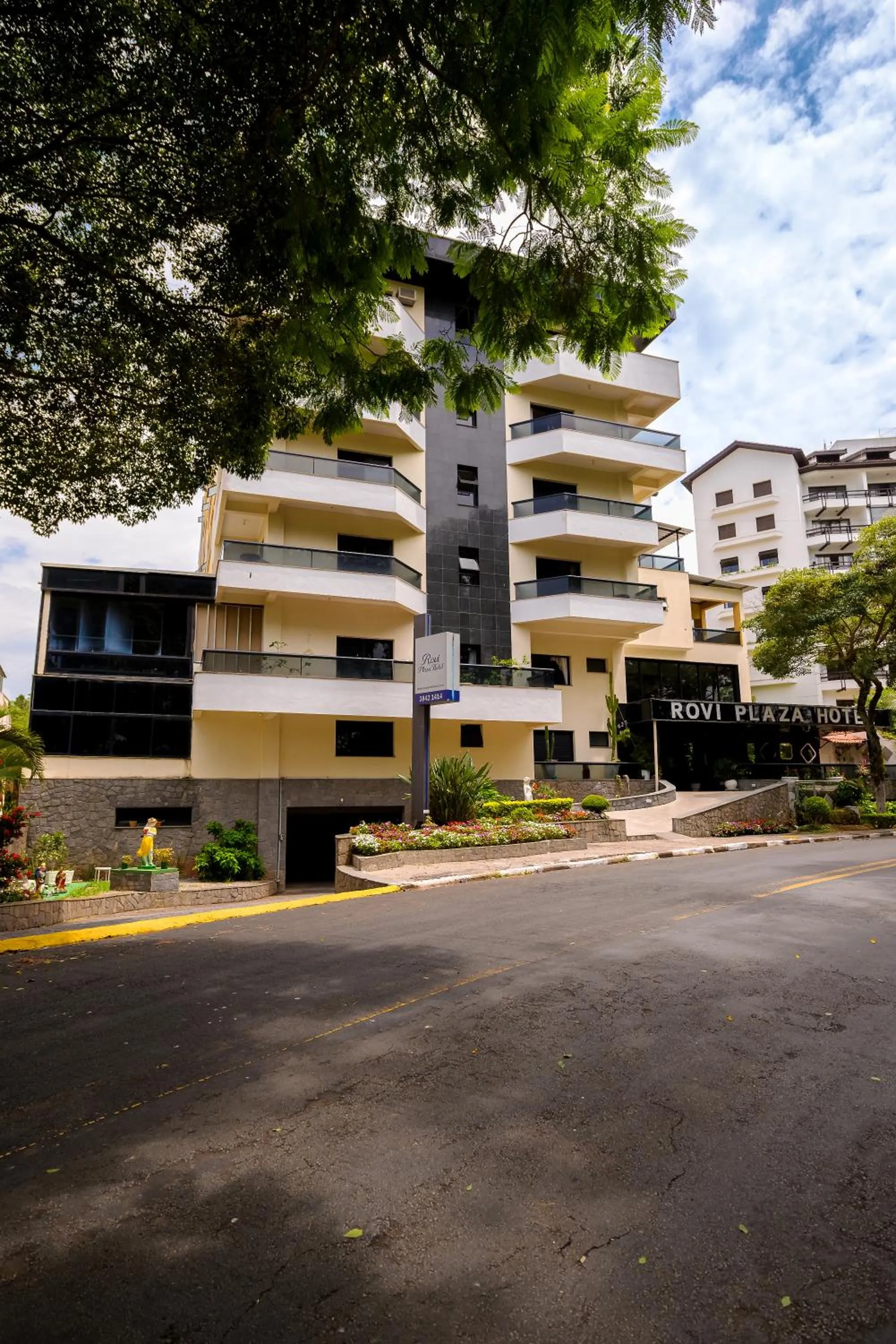 Property building in Rovi Plaza Hotel