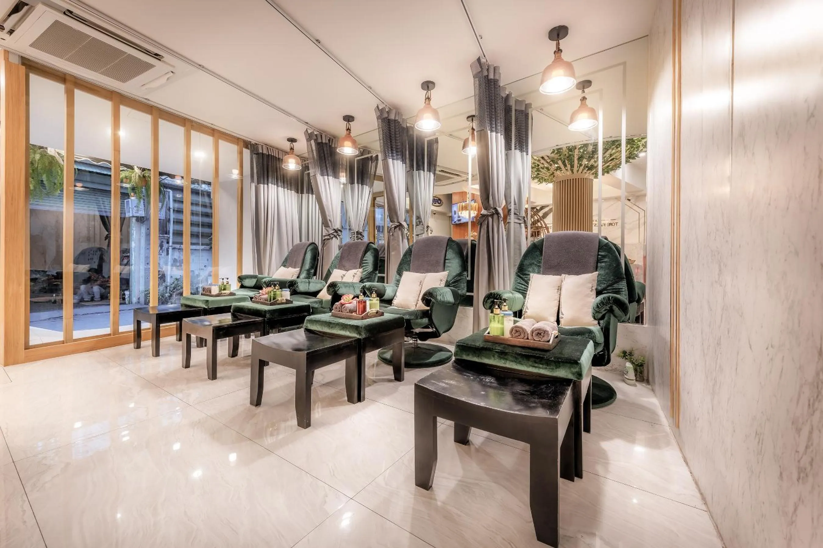 Massage in Tori Prestige Bangkok Hotel