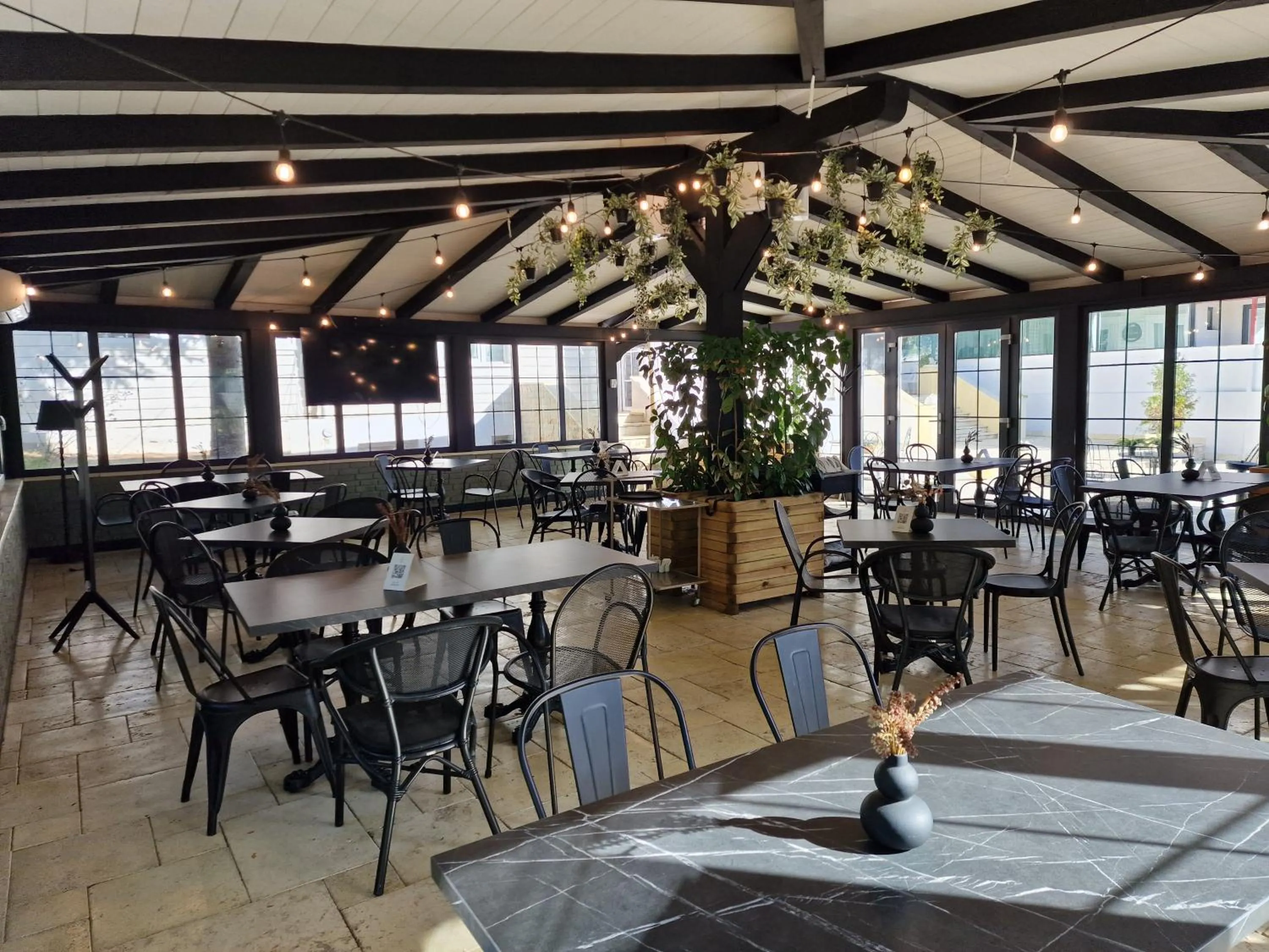 Restaurant/places to eat in Hotel Sunny Hill