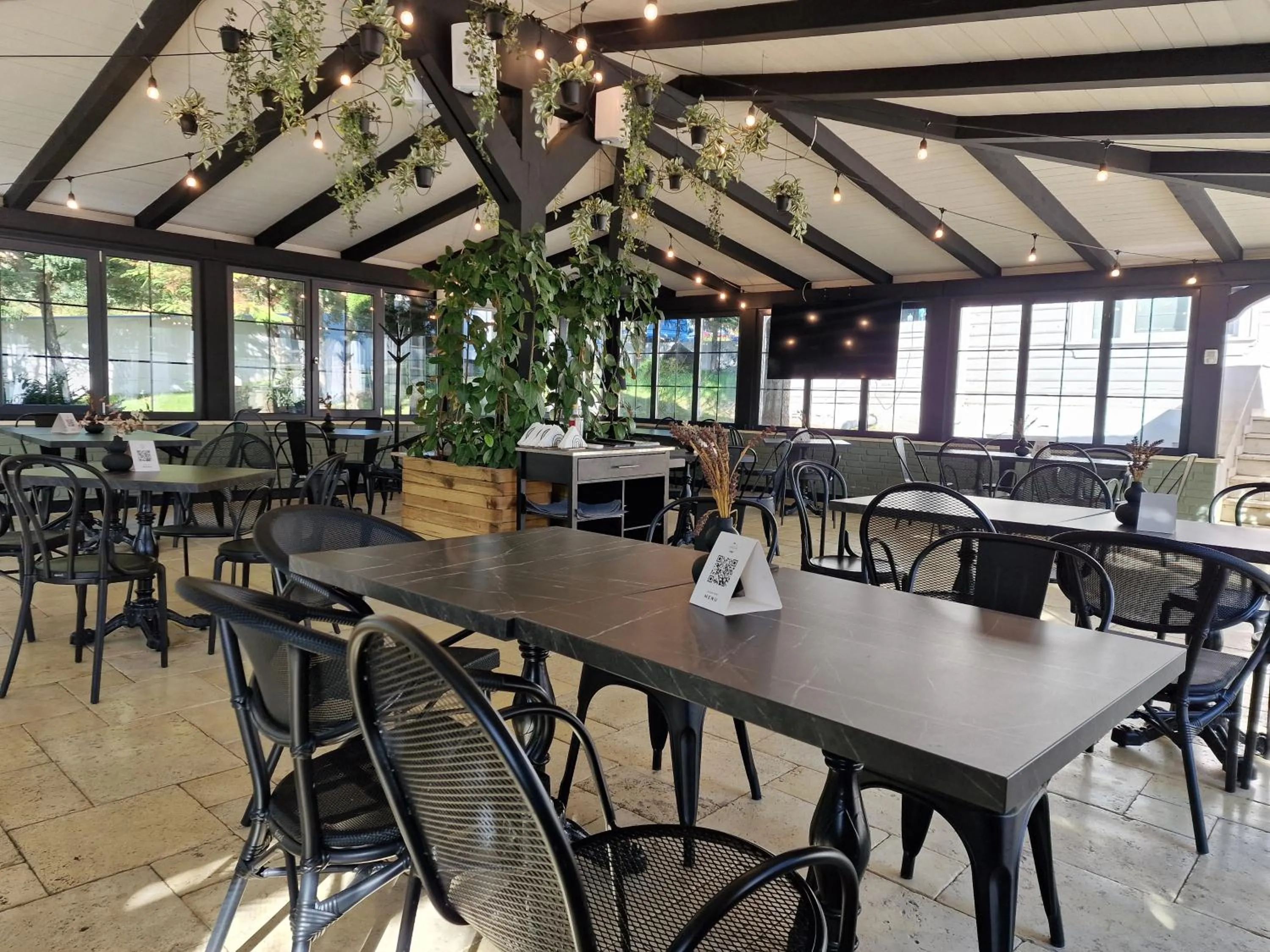 Restaurant/places to eat in Hotel Sunny Hill