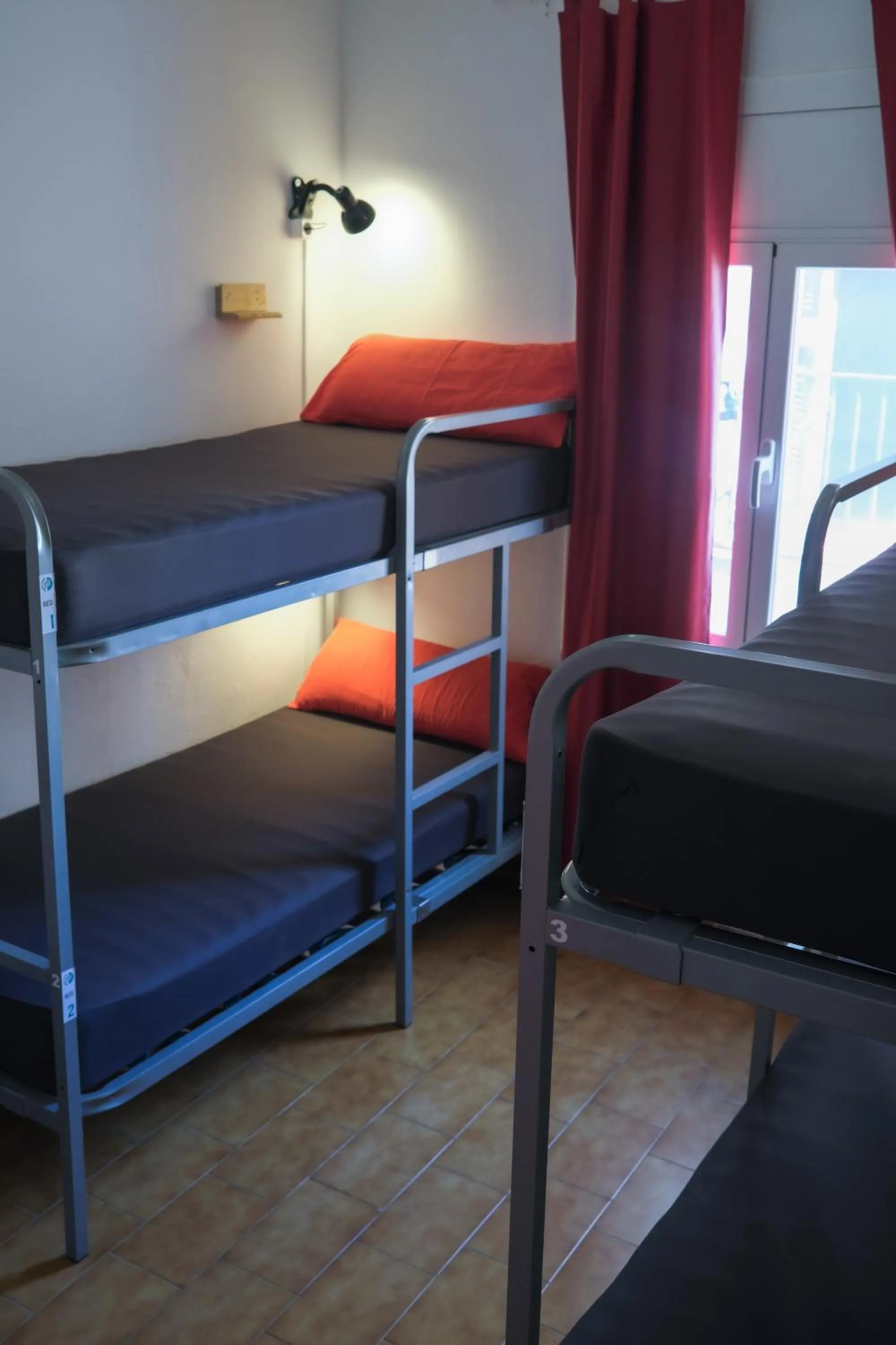 Single Bed in Female 4-Bed Dormitory Room in Mana Mana Youth Hostel