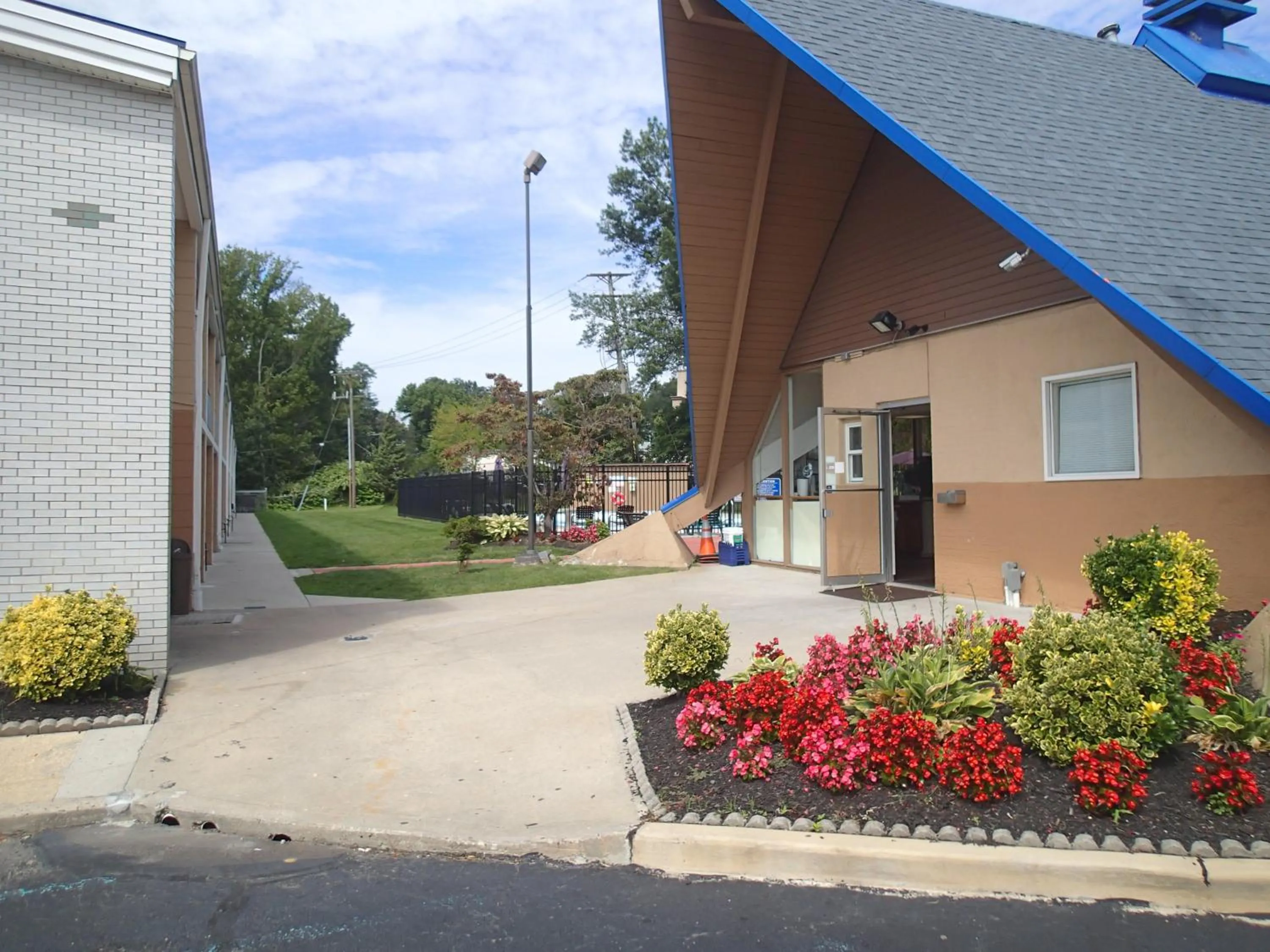 Facade/entrance in Crystal Inn - Neptune