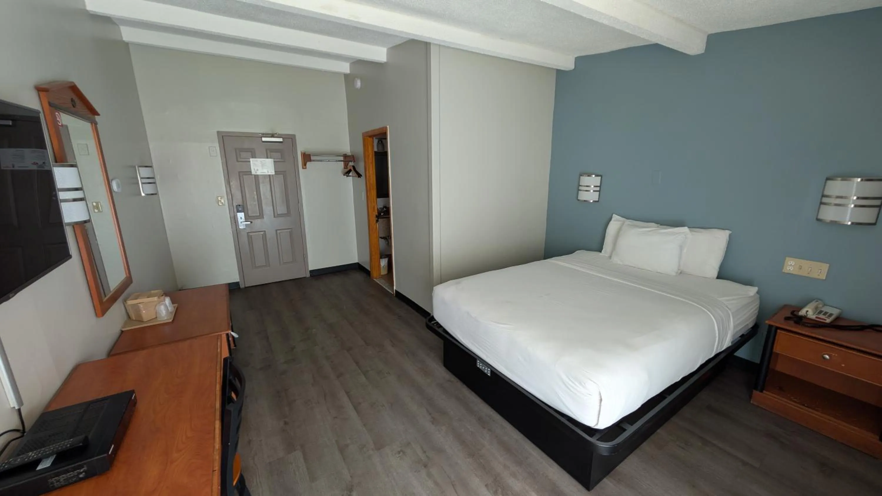 Bed in Crystal Inn - Neptune