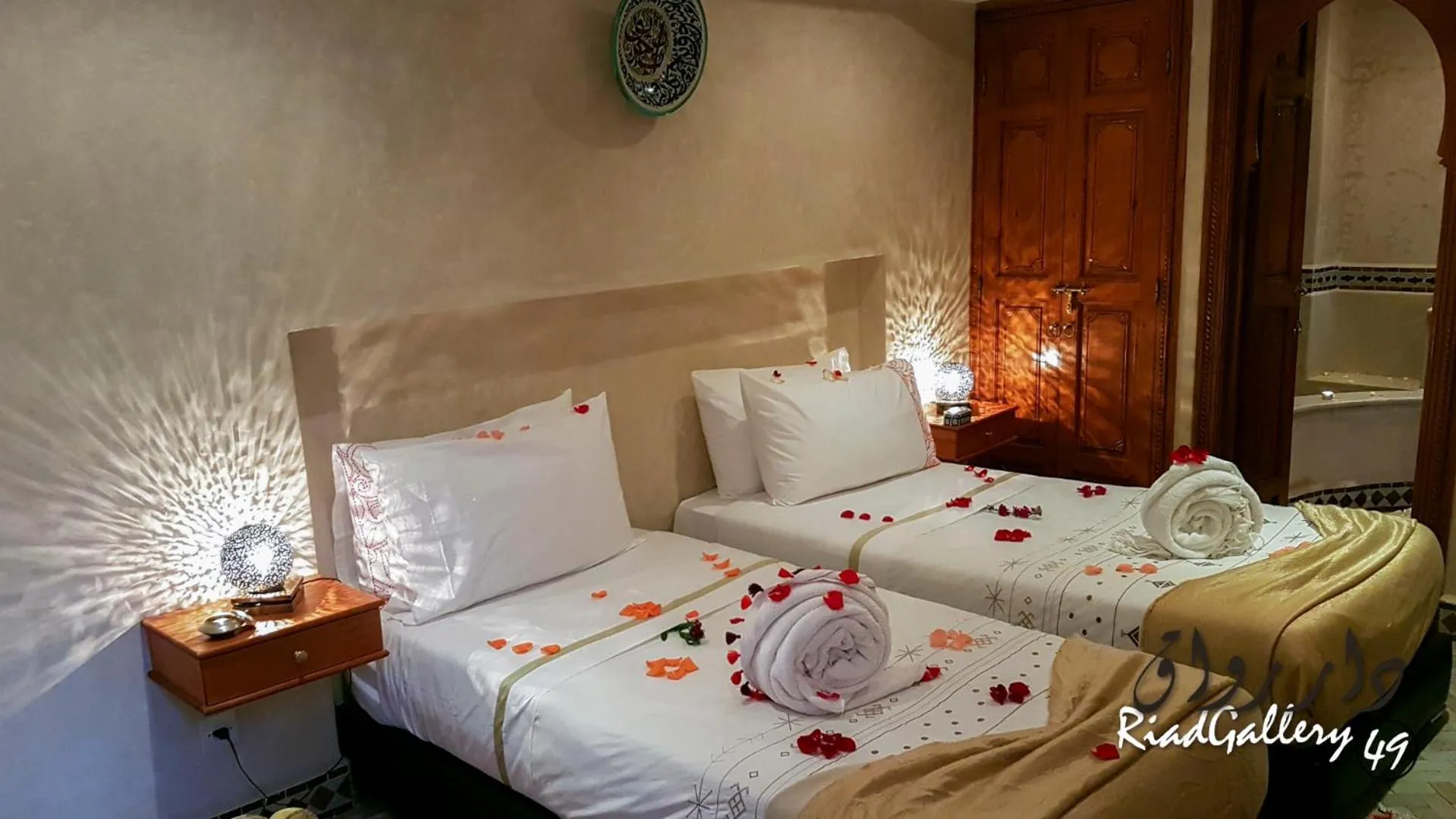 Bedroom, Bed in Riad Gallery 49 & Spa