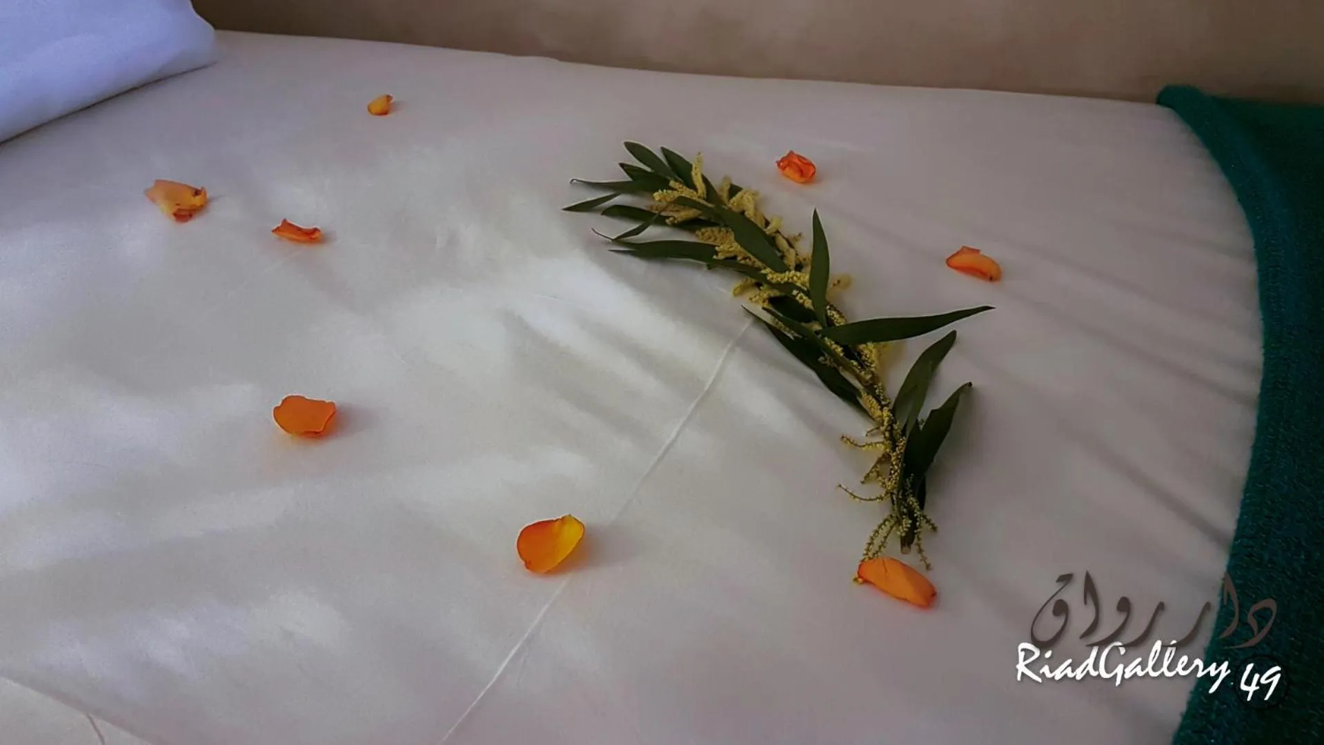 Bedroom, Bed in Riad Gallery 49 & Spa