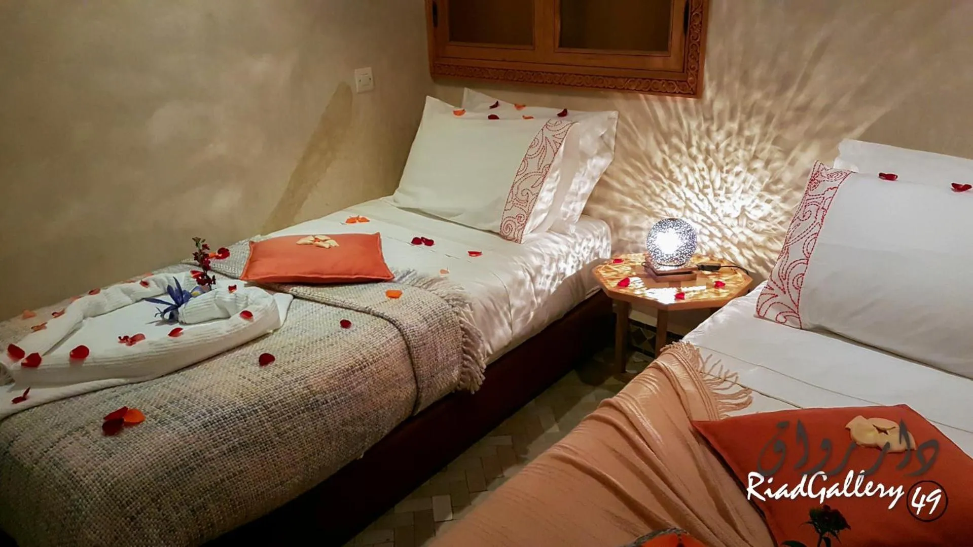 Bedroom, Bed in Riad Gallery 49 & Spa