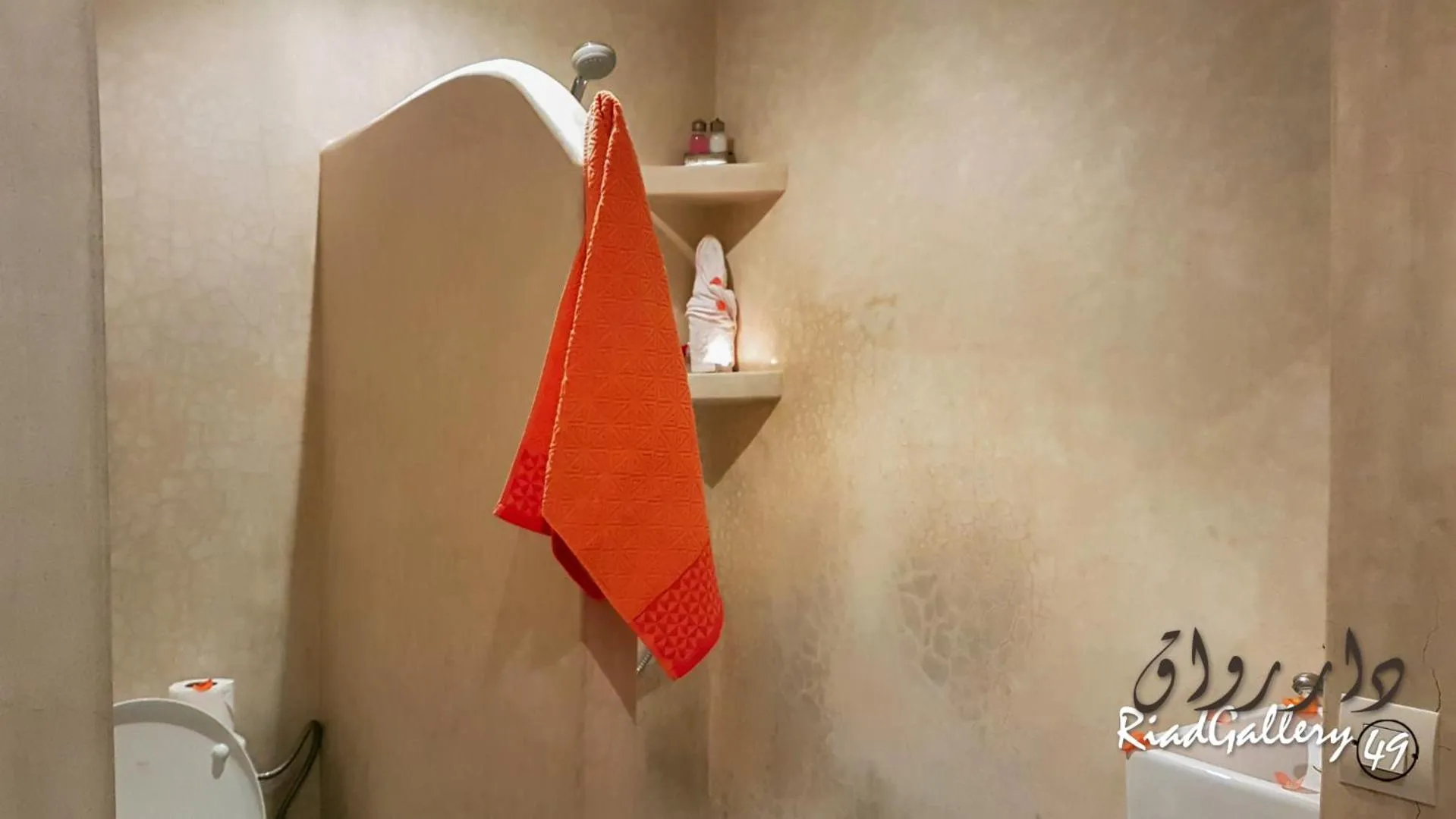 Bathroom in Riad Gallery 49 & Spa