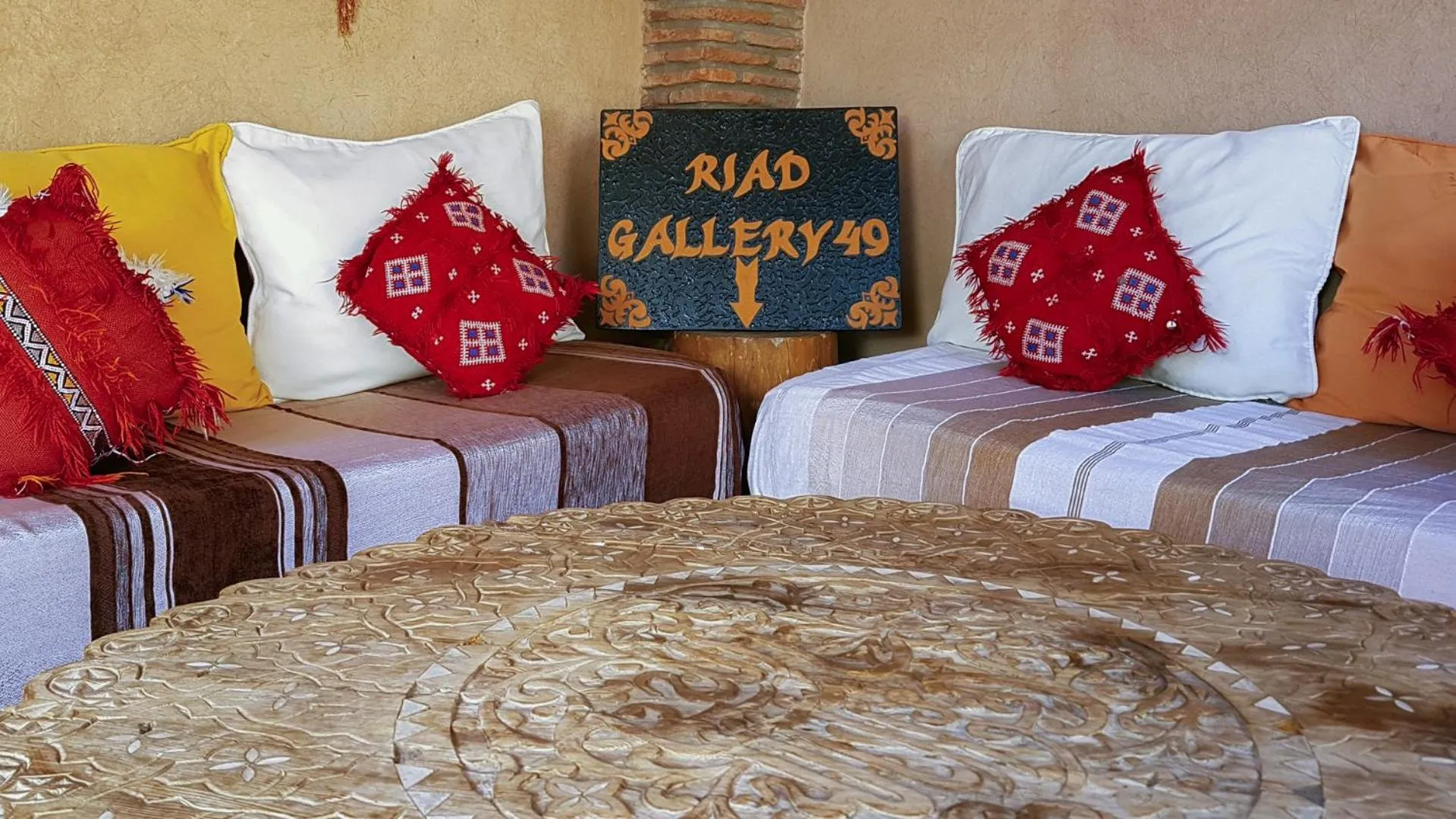 Seating area, Bed in Riad Gallery 49 & Spa