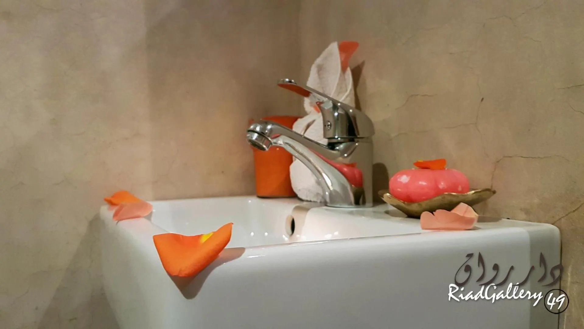 Bathroom in Riad Gallery 49 & Spa