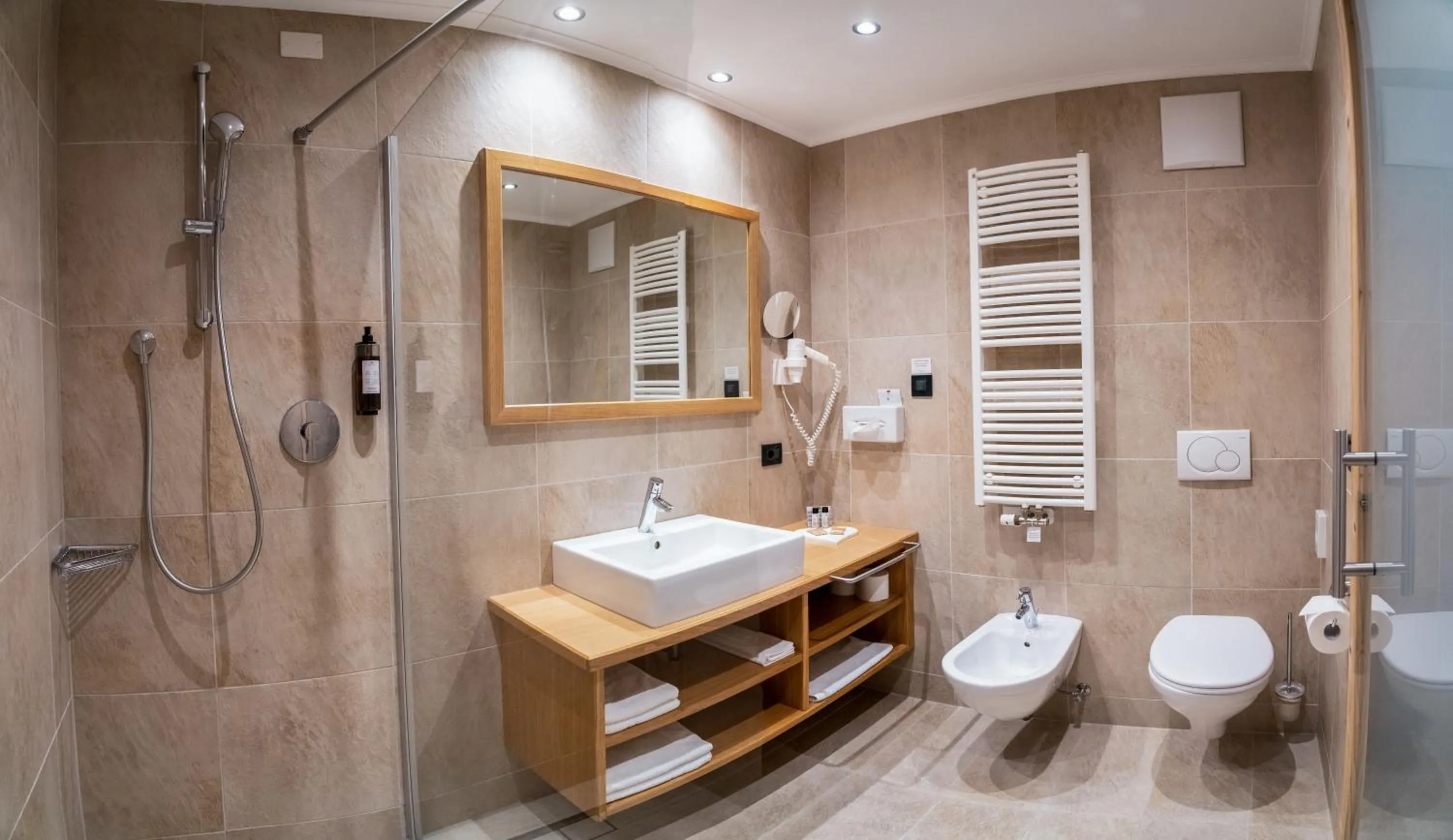 Shower in Hotel Arnaria