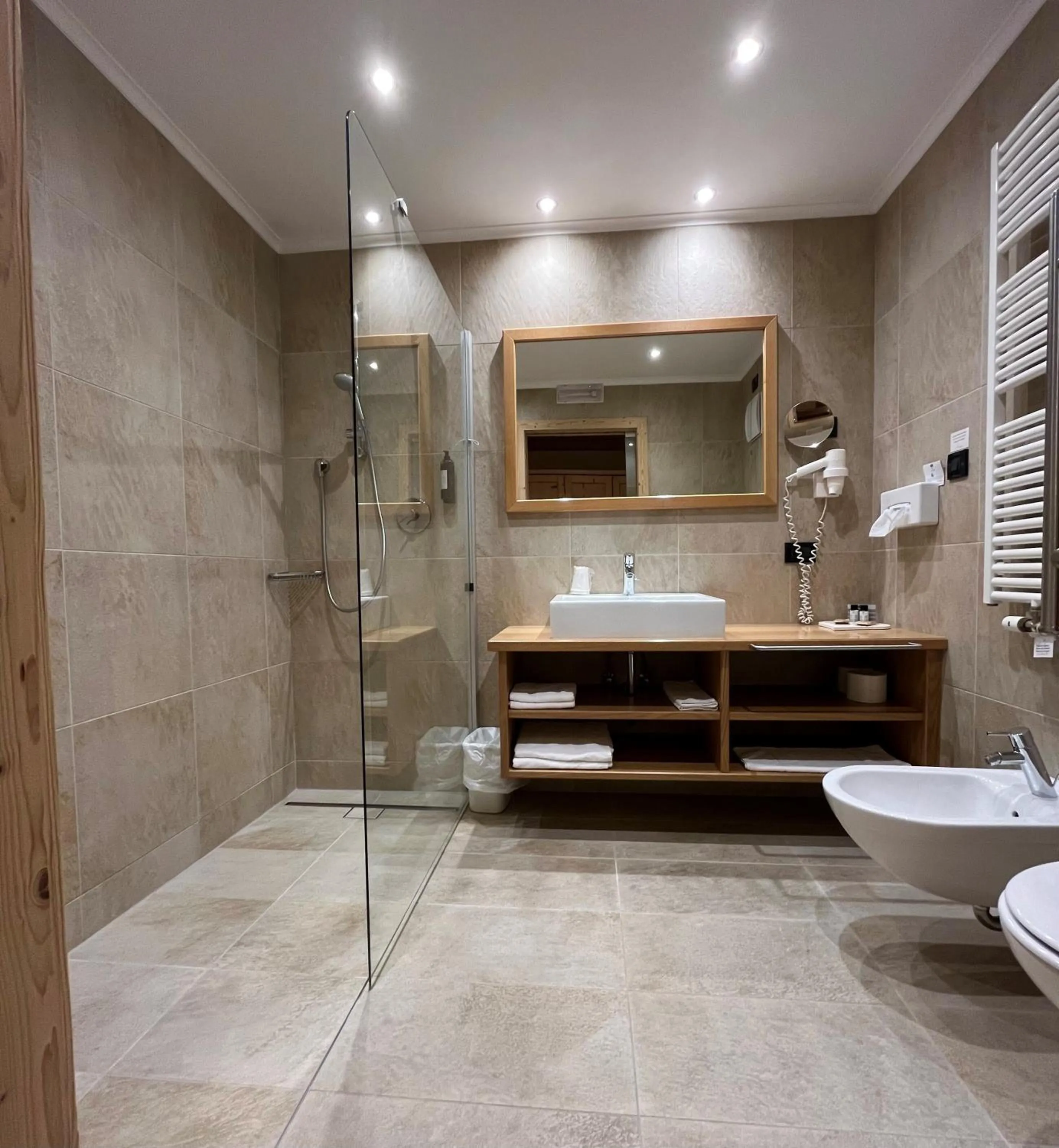 Bathroom in Hotel Arnaria