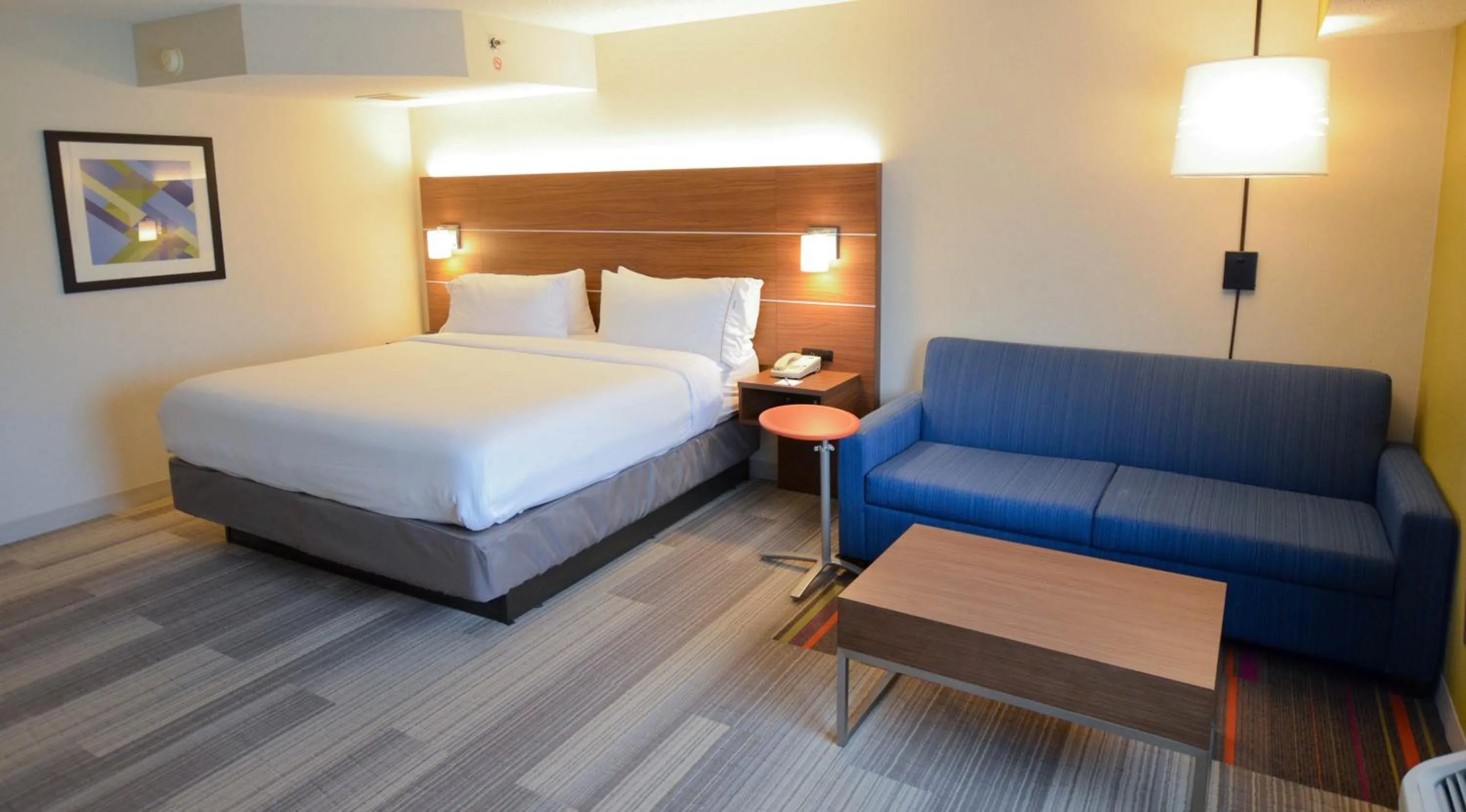 Photo of the whole room, Bed in Holiday Inn Express Pittsburgh-Bridgeville by IHG