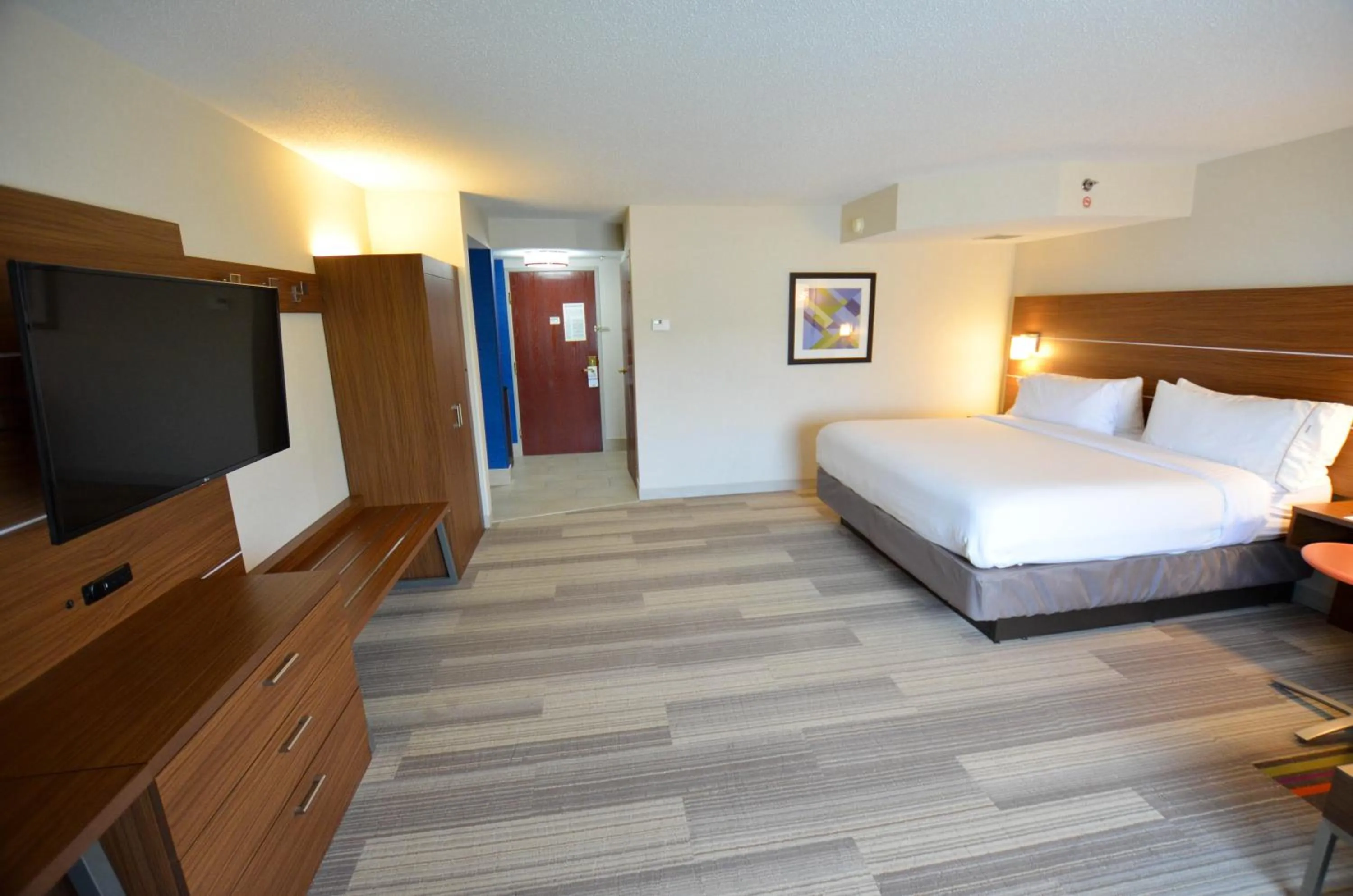 Photo of the whole room, Bed in Holiday Inn Express Pittsburgh-Bridgeville by IHG