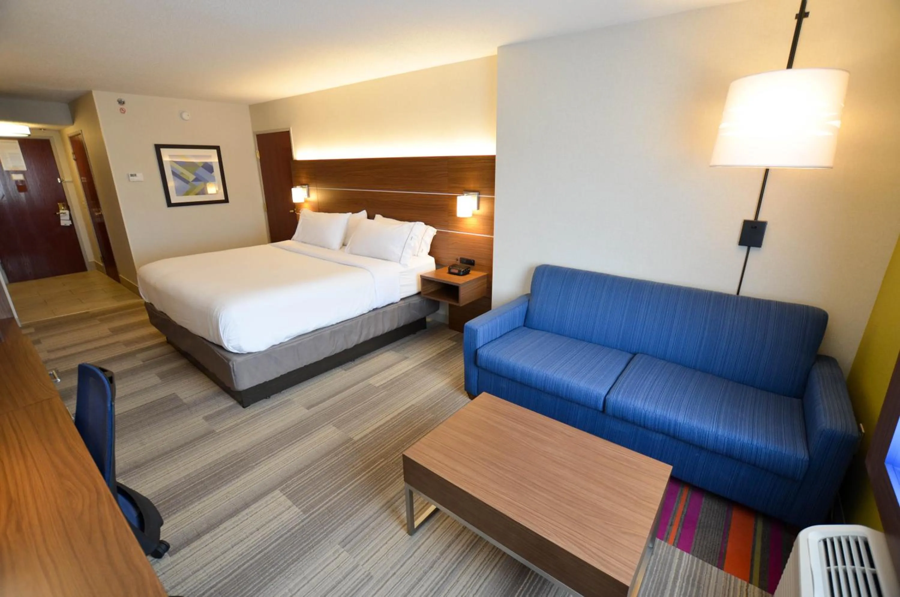 Photo of the whole room, Bed in Holiday Inn Express Pittsburgh-Bridgeville by IHG