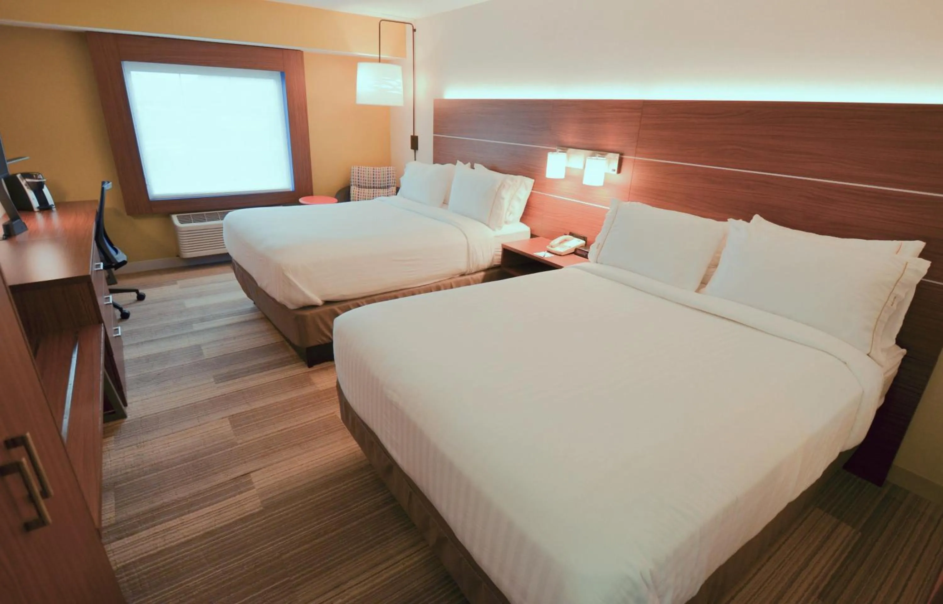 Photo of the whole room, Bed in Holiday Inn Express Pittsburgh-Bridgeville by IHG