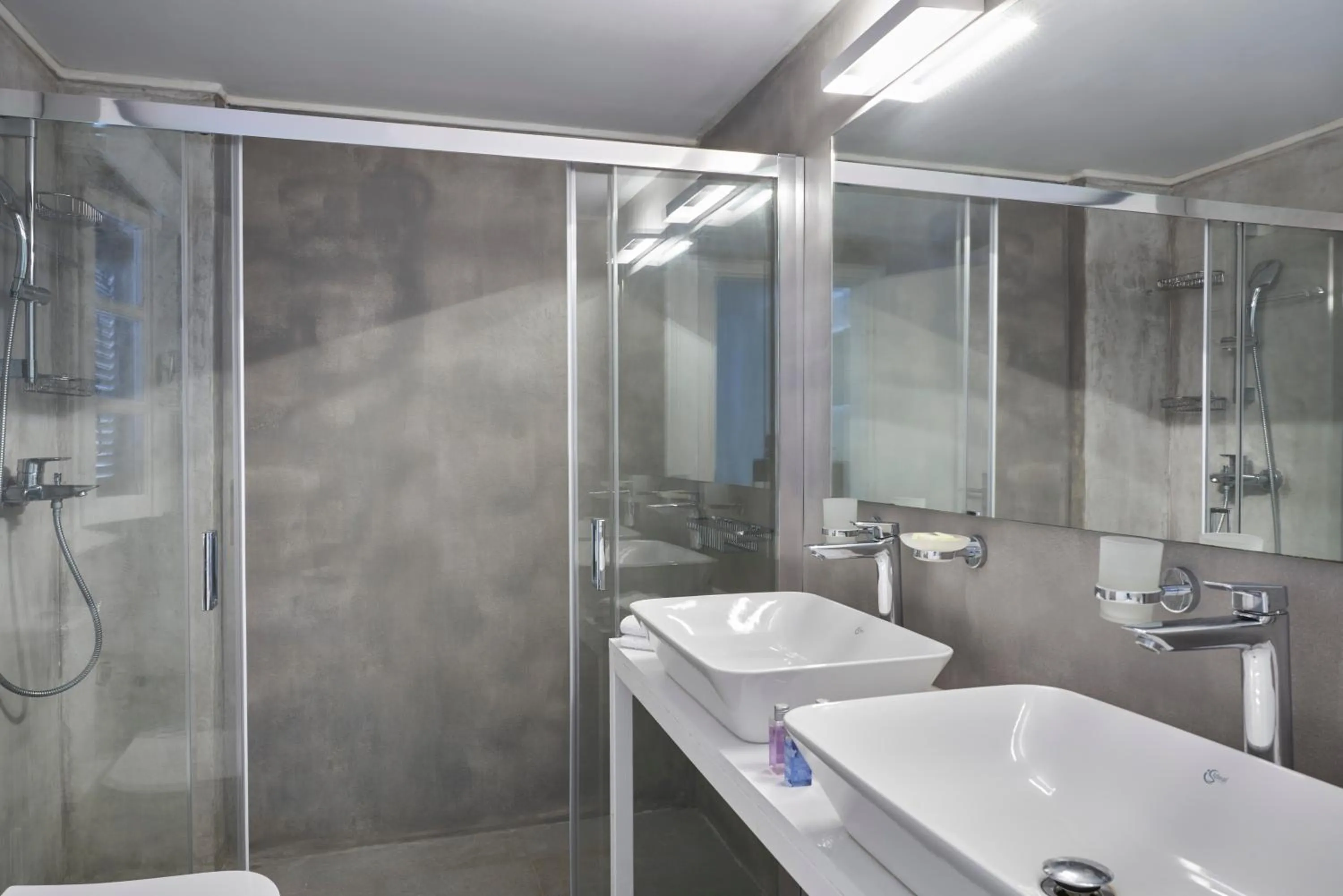 Bathroom in Polos Hotel Paros