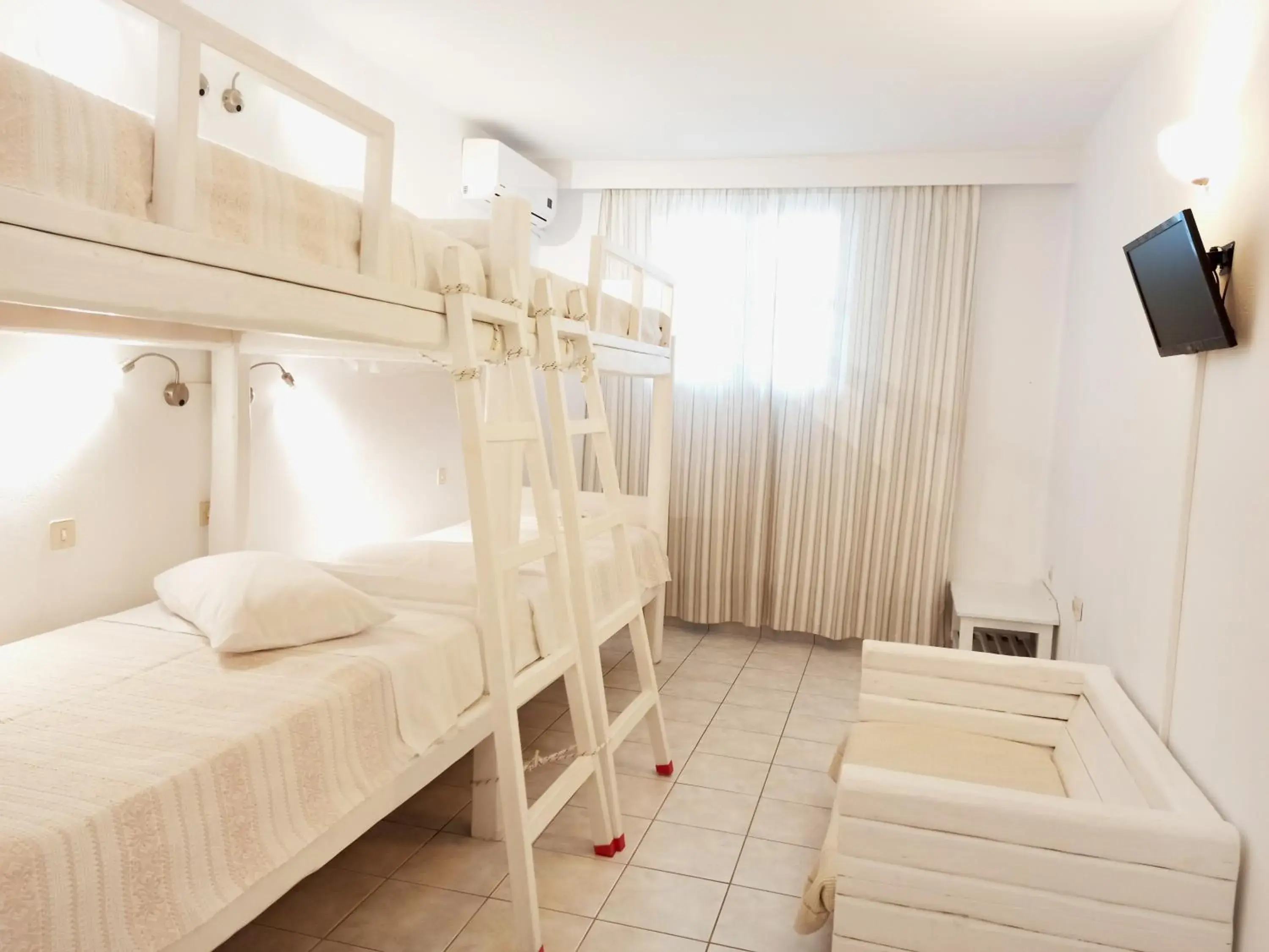 Budget Quadruple Room in Polos Hotel Paros Budget Quadruple Room in Polos Hotel Paros