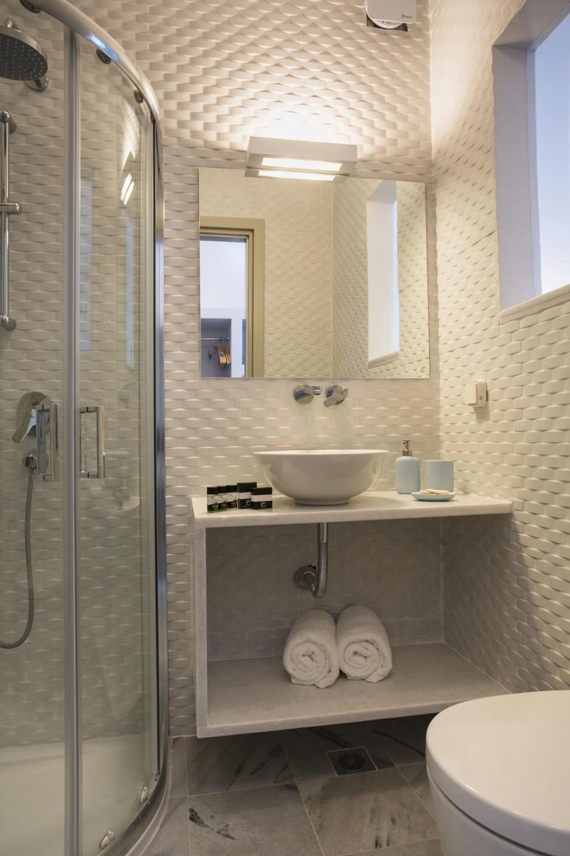 Shower in Polos Hotel Paros