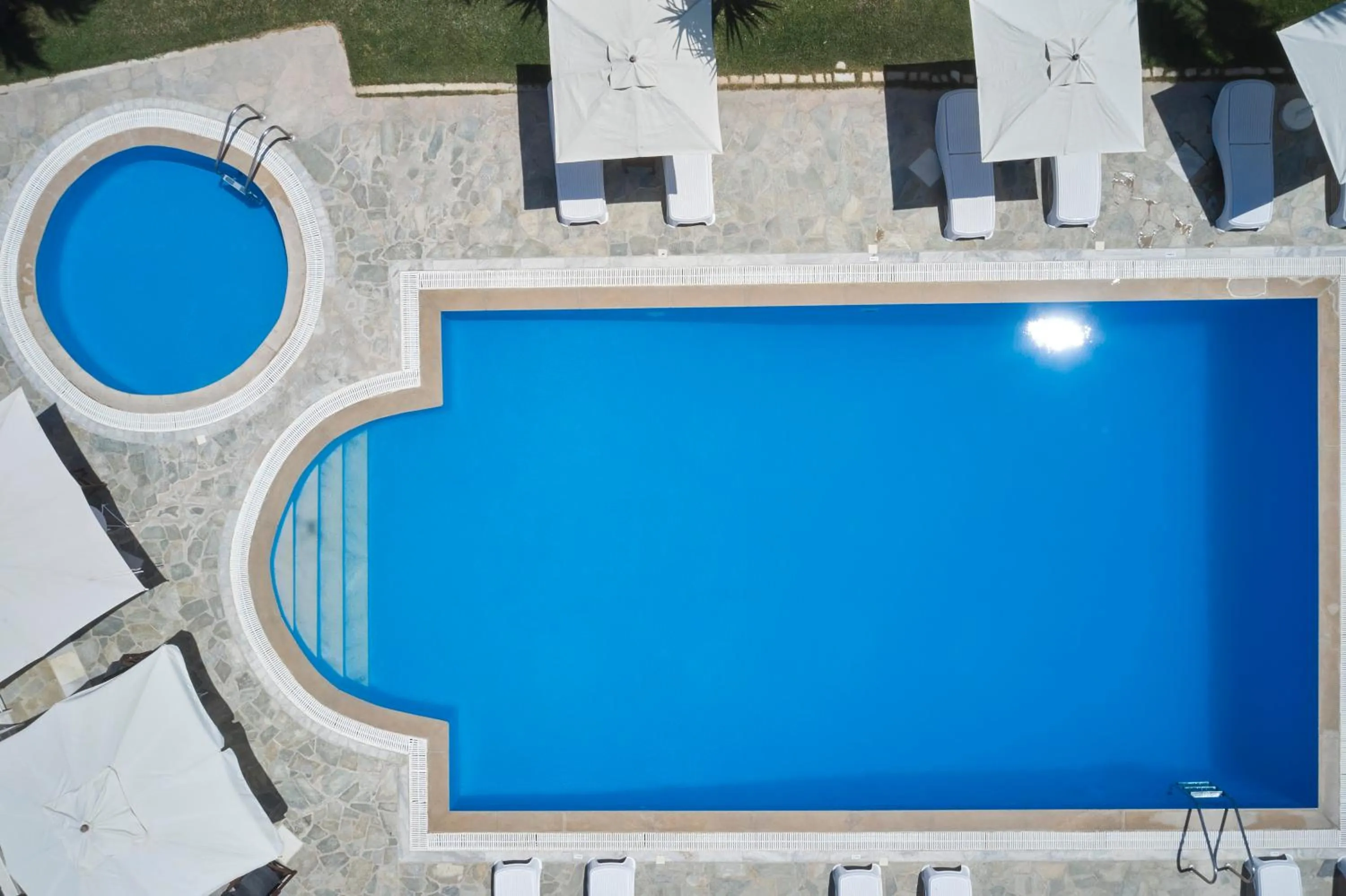 Swimming pool in Polos Hotel Paros