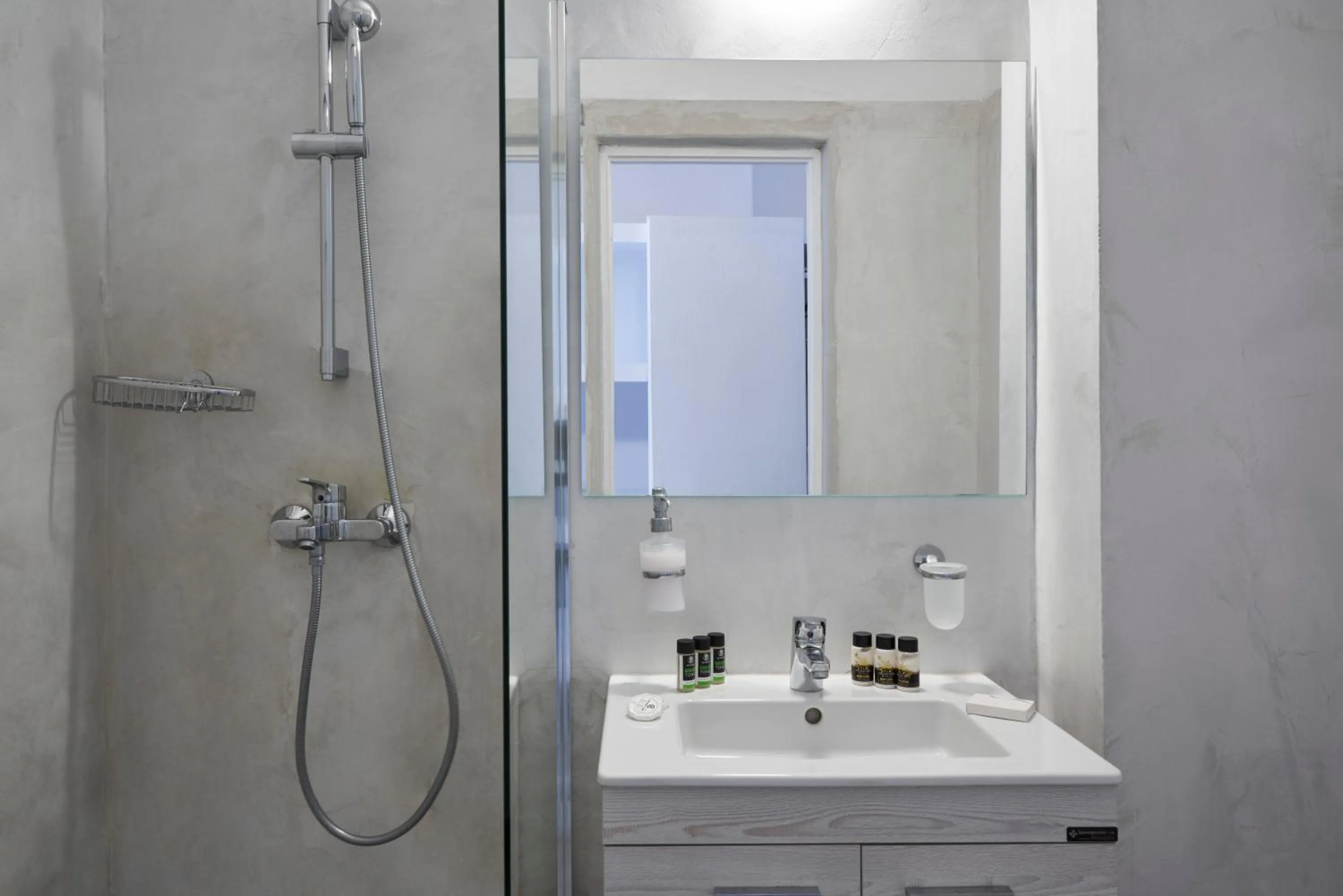 Shower in Polos Hotel Paros