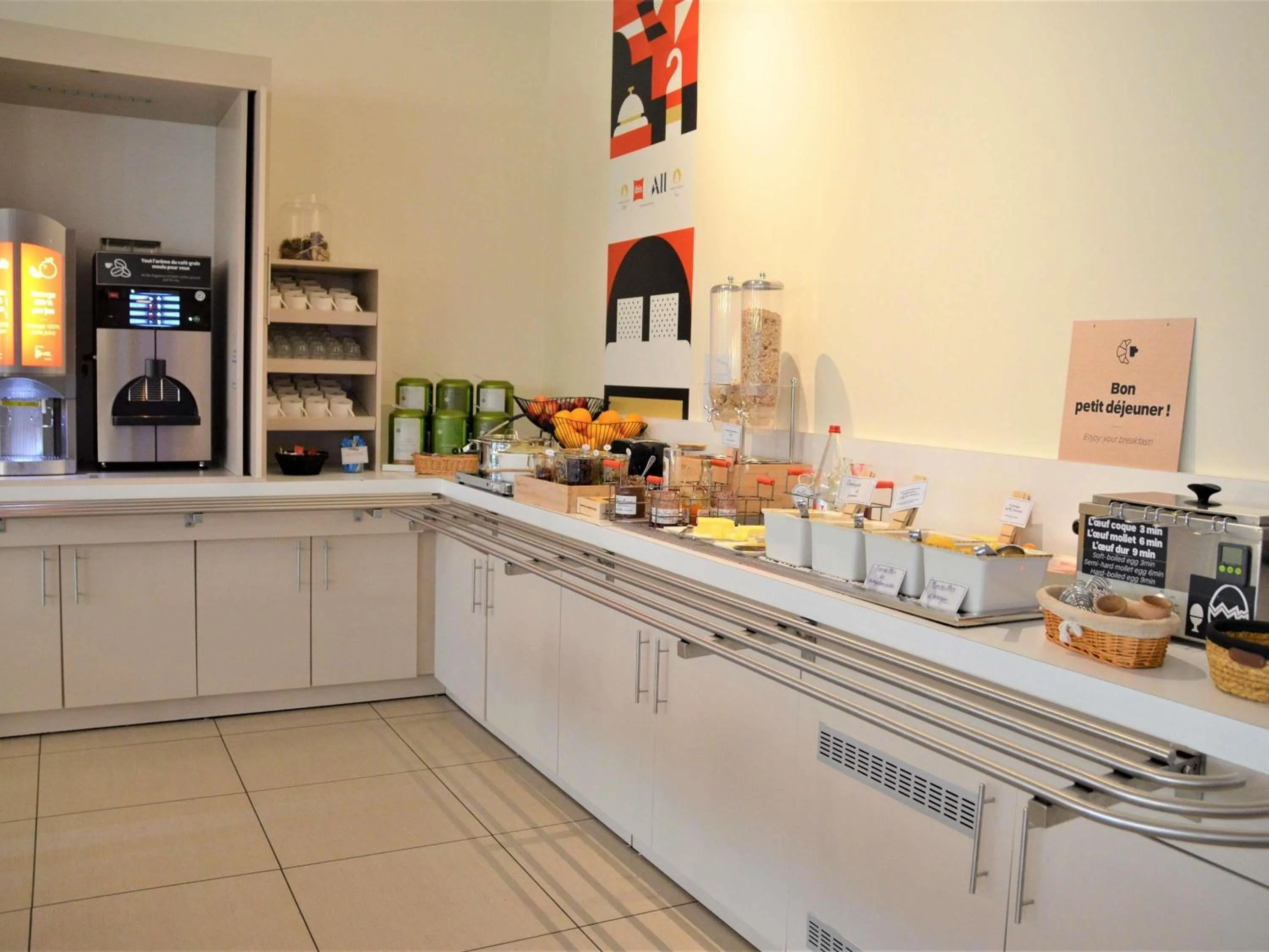 Breakfast in Hôtel ibis Guingamp Cœur de Bretagne