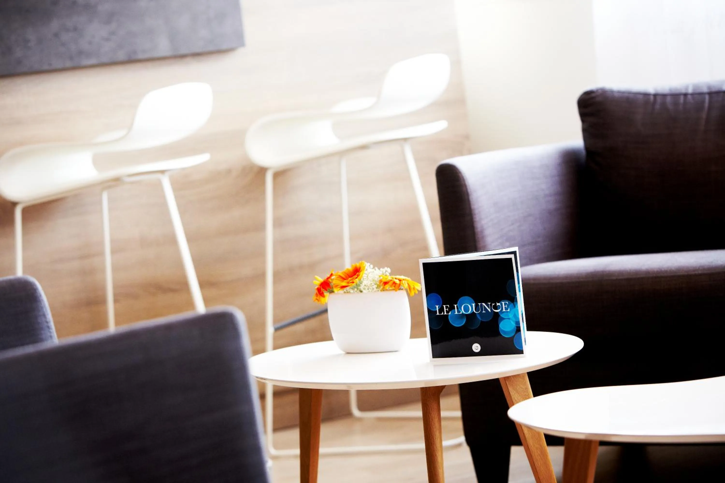 Lobby or reception in Kyriad Prestige Vannes Centre-Palais des Arts