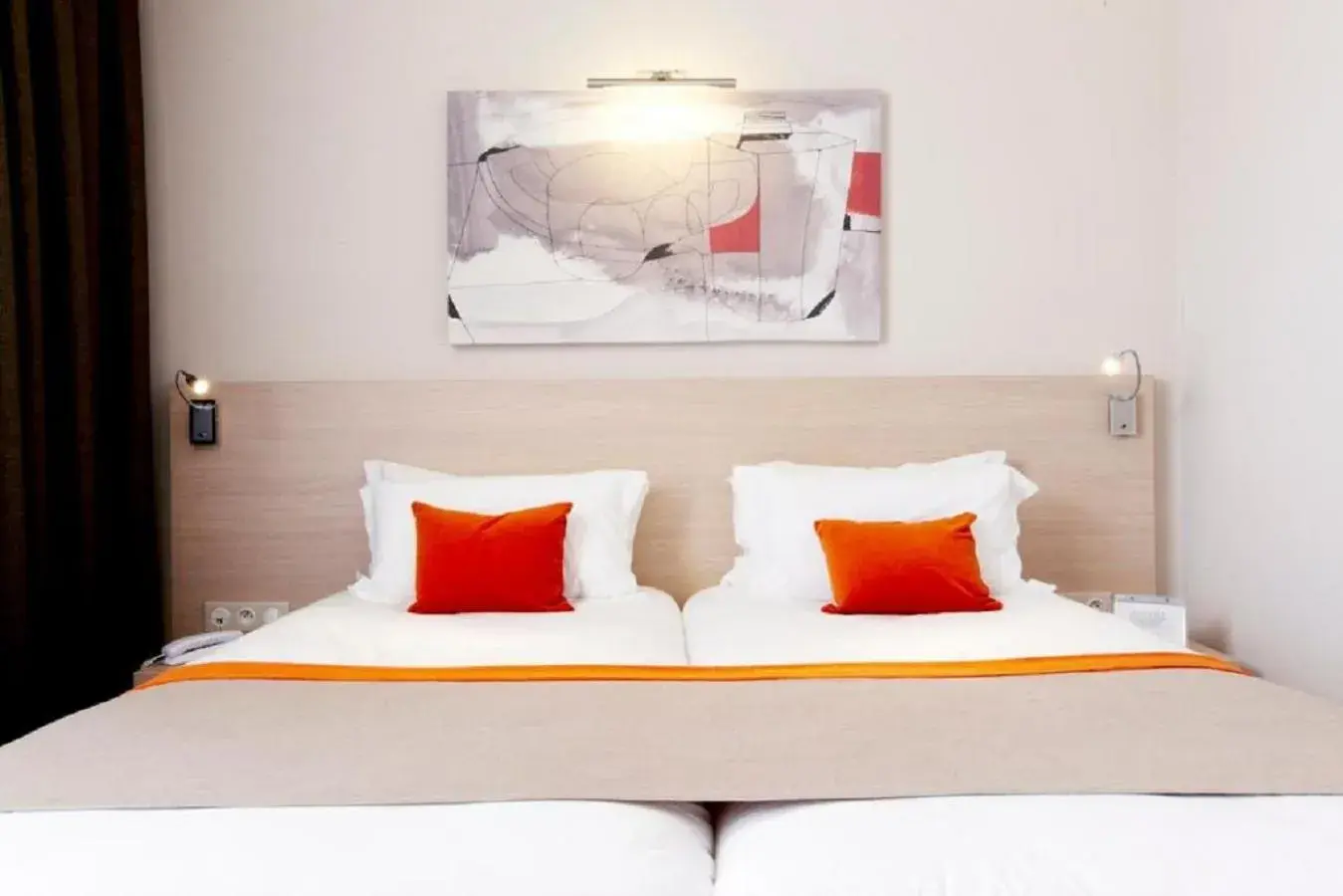 Twin Room in Kyriad Prestige Vannes Centre-Palais des Arts Twin Room in Kyriad Prestige Vannes Centre-Palais des Arts