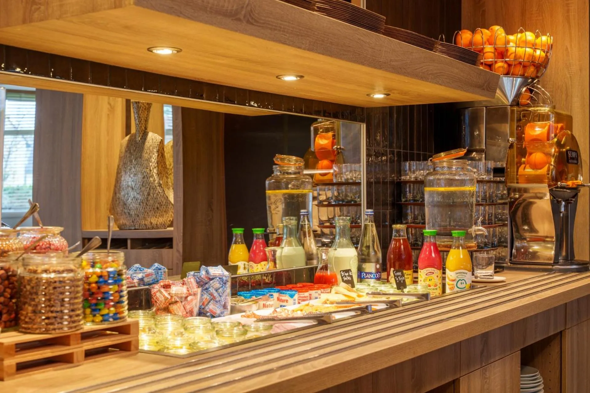 Buffet breakfast in Kyriad Prestige Vannes Centre-Palais des Arts