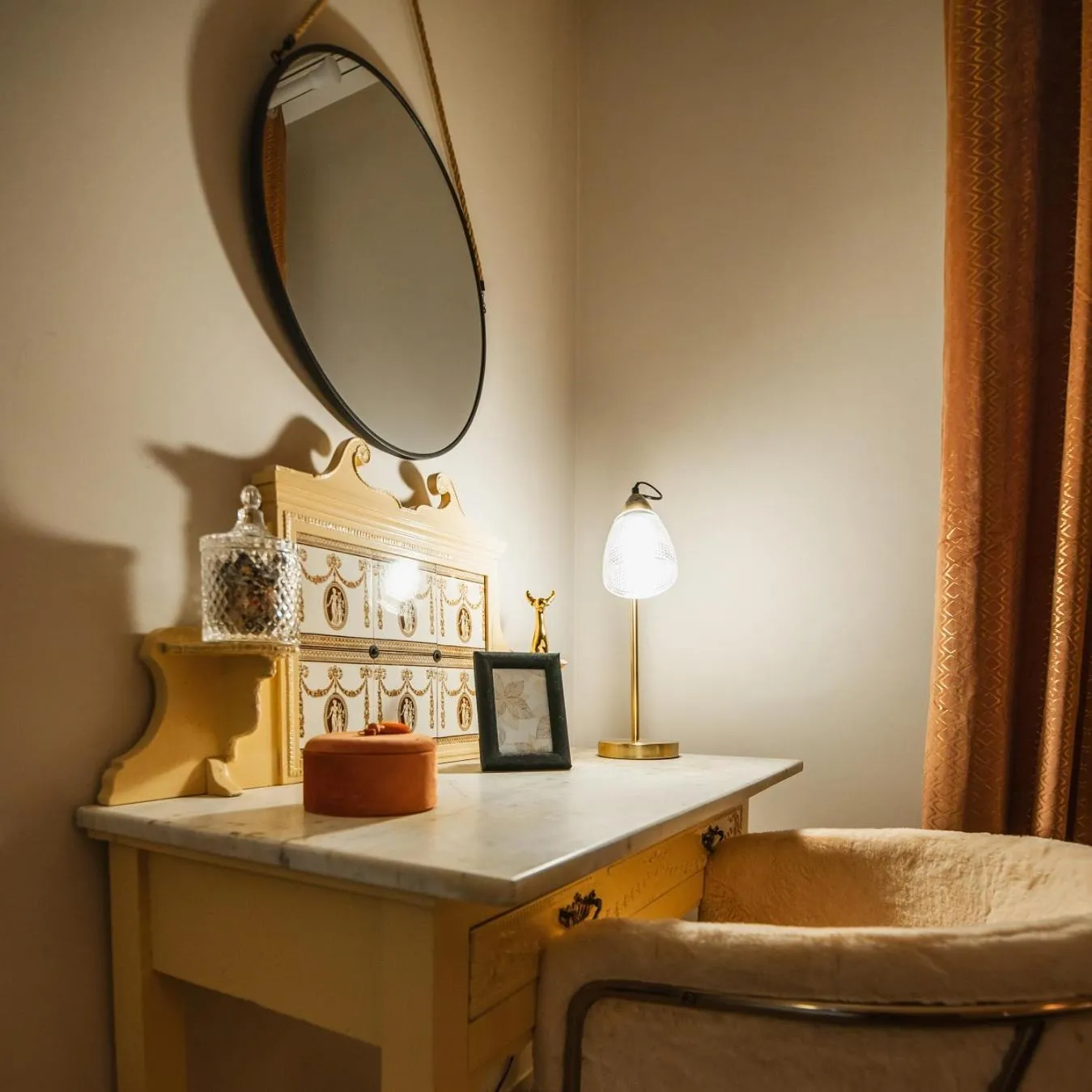 Decorative detail in Kyriad Prestige Vannes Centre-Palais des Arts