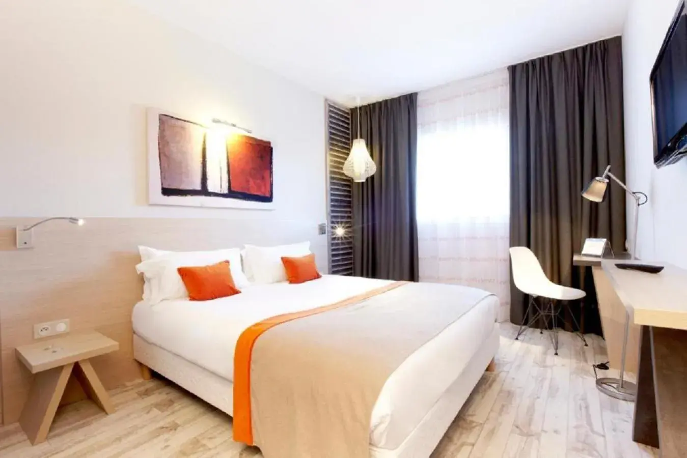 Double Room in Kyriad Prestige Vannes Centre-Palais des Arts Double Room in Kyriad Prestige Vannes Centre-Palais des Arts