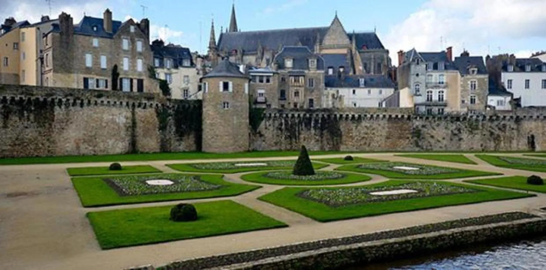 Nearby landmark in Kyriad Prestige Vannes Centre-Palais des Arts