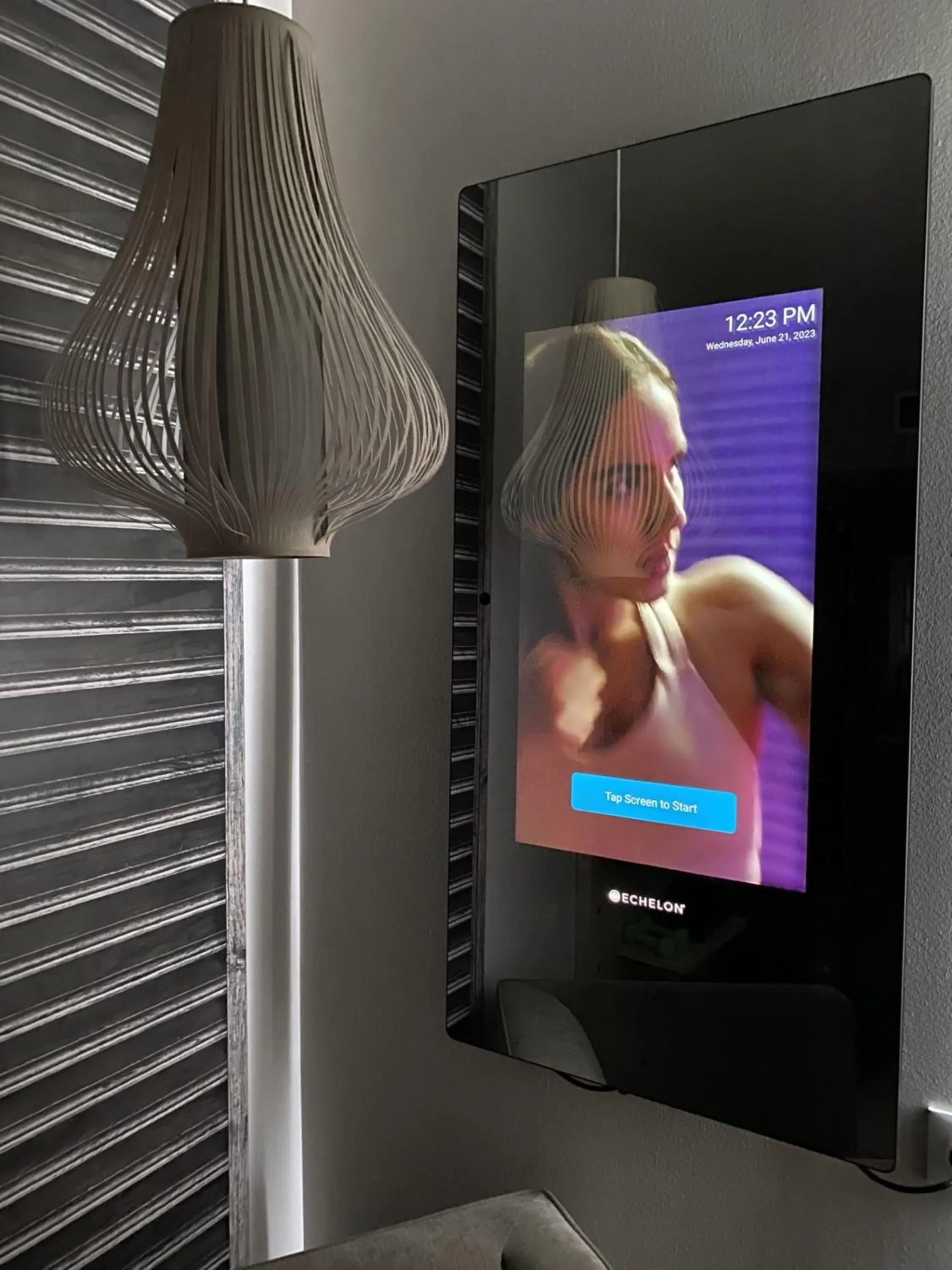 TV and multimedia in Kyriad Prestige Vannes Centre-Palais des Arts