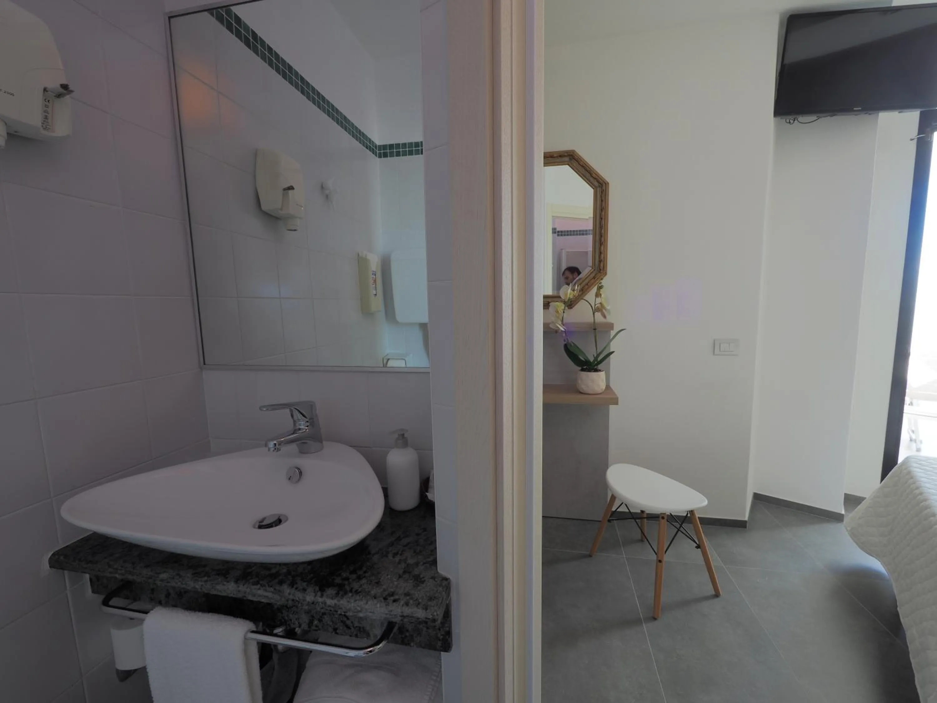 Bathroom in Hotel Colorado Cesenatico