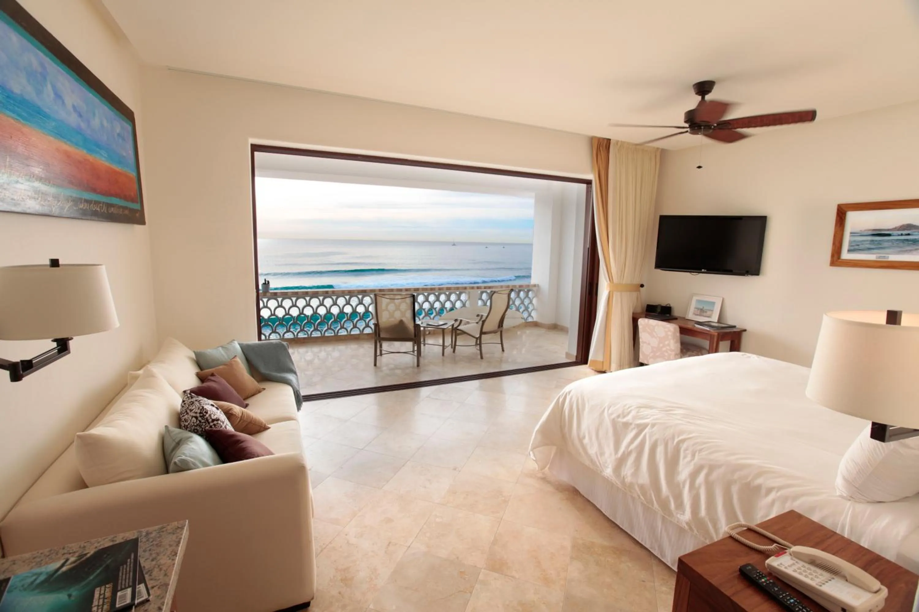 Photo of the whole room, Bed in Cabo Surf Hotel