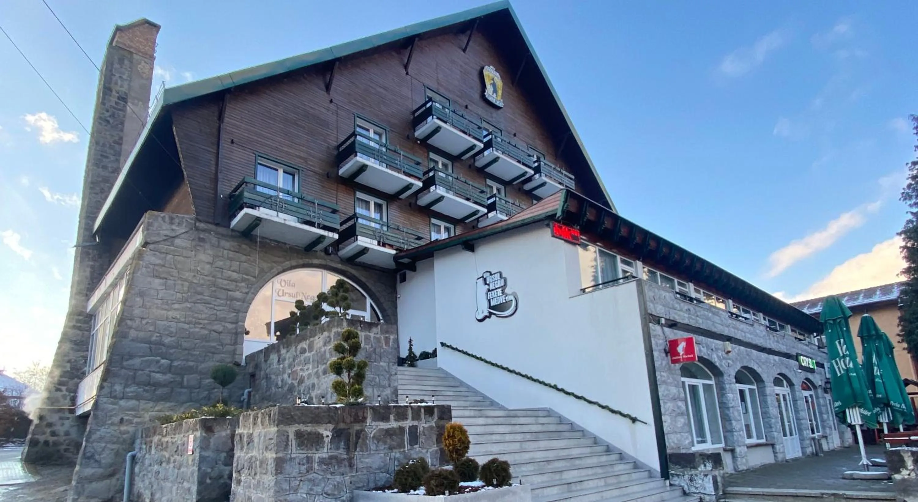 Property building in Vila Ursul Negru