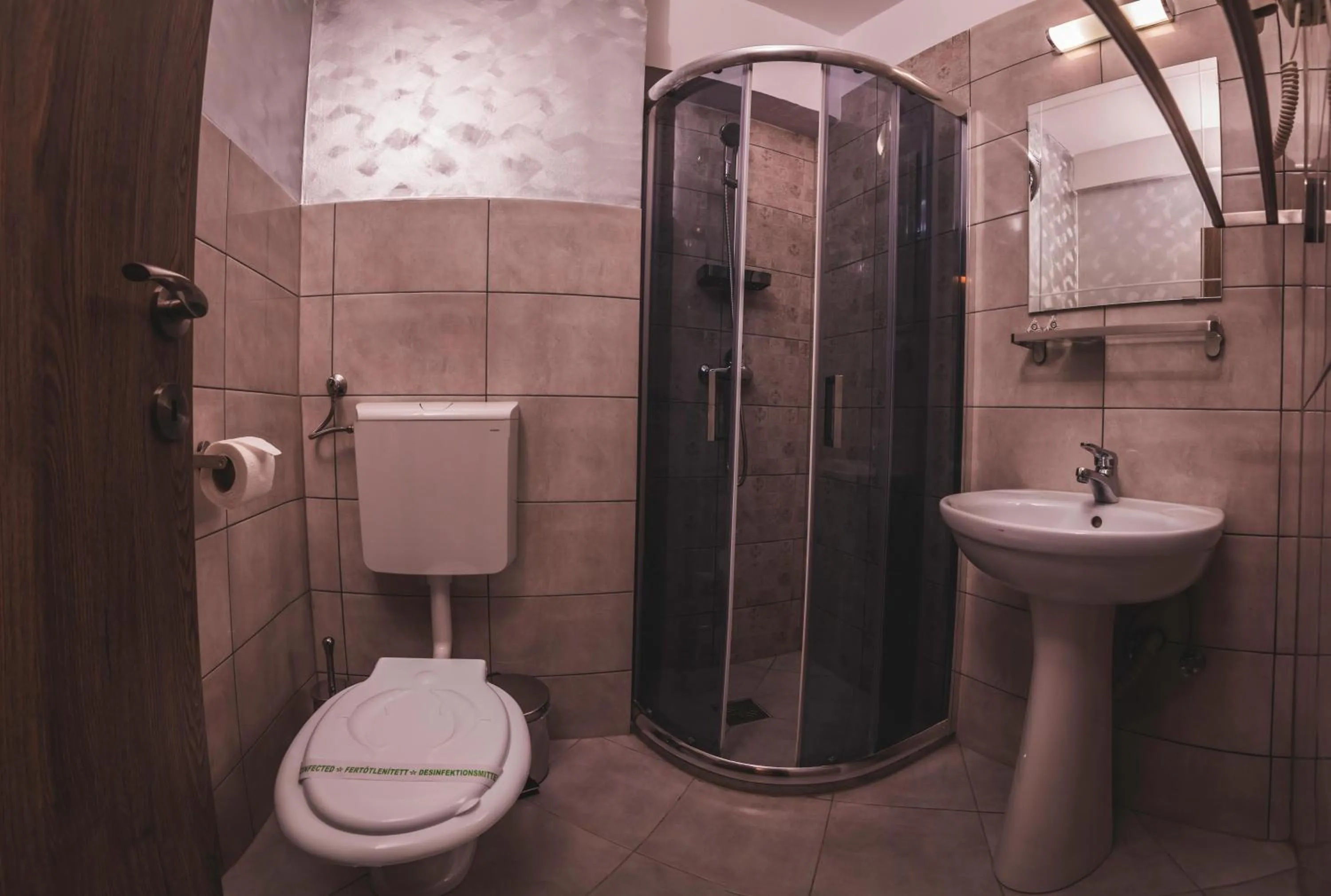 Shower in Vila Ursul Negru