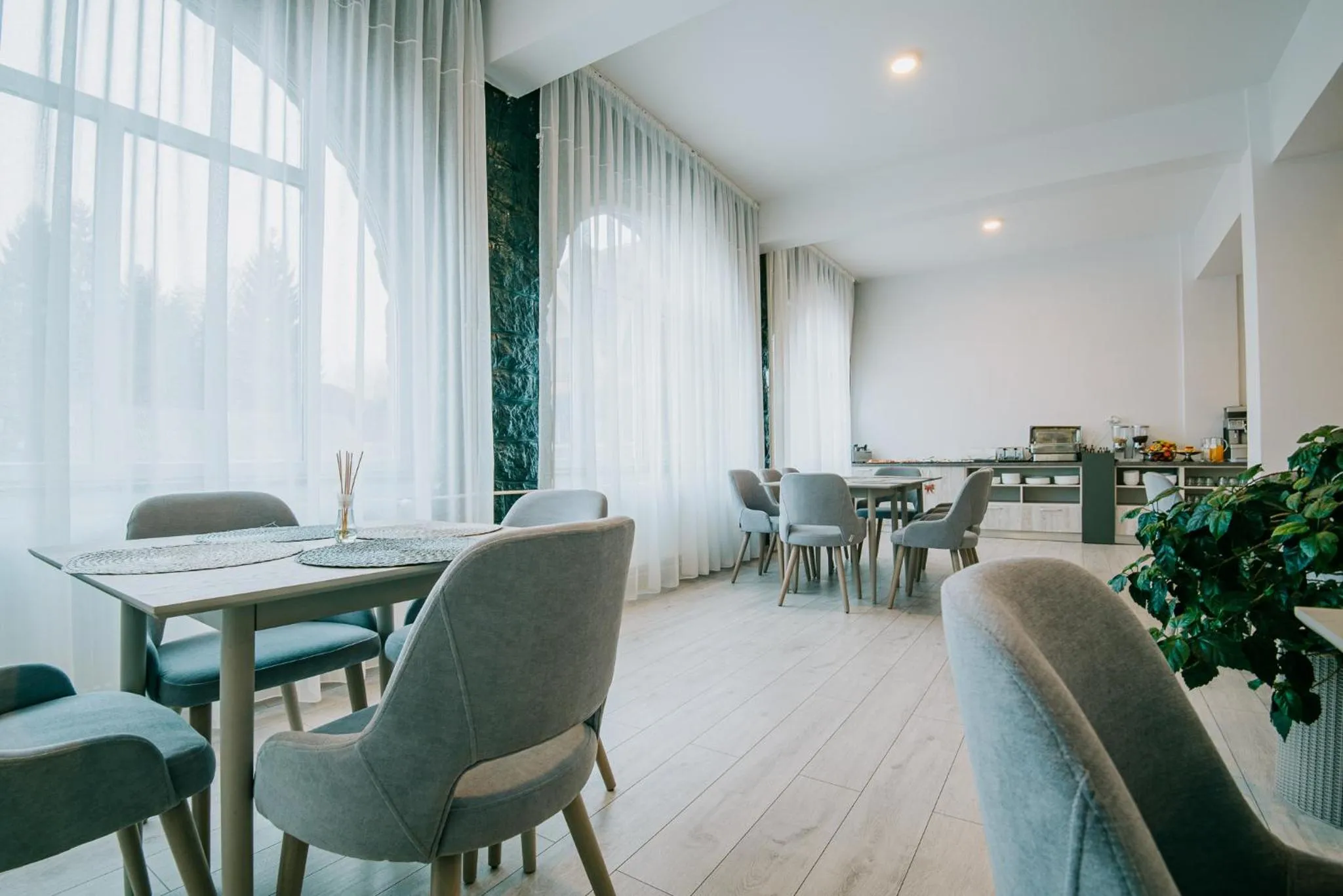 Dining area in Vila Ursul Negru