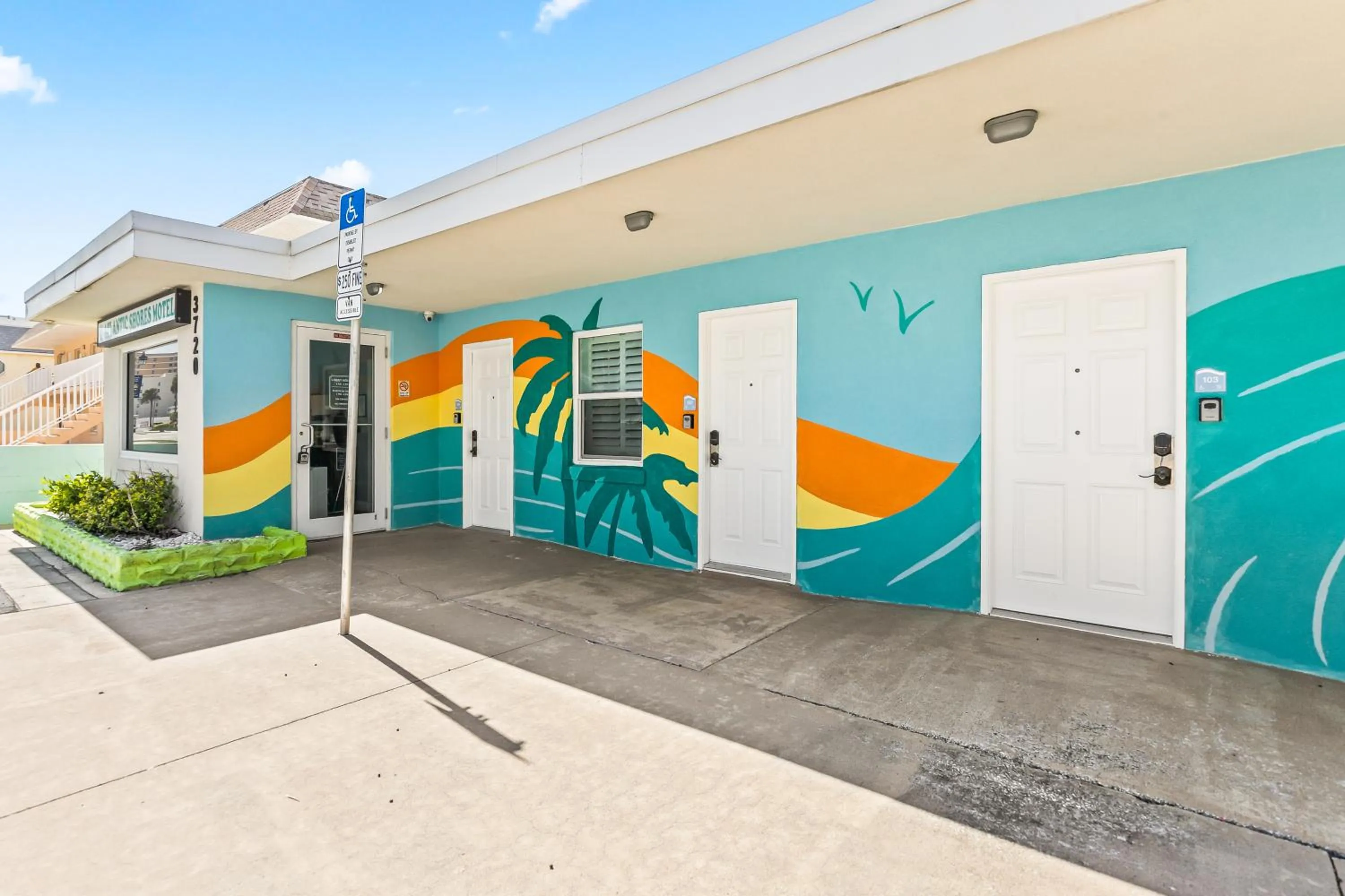 Facade/entrance in Atlantic Shores Motel