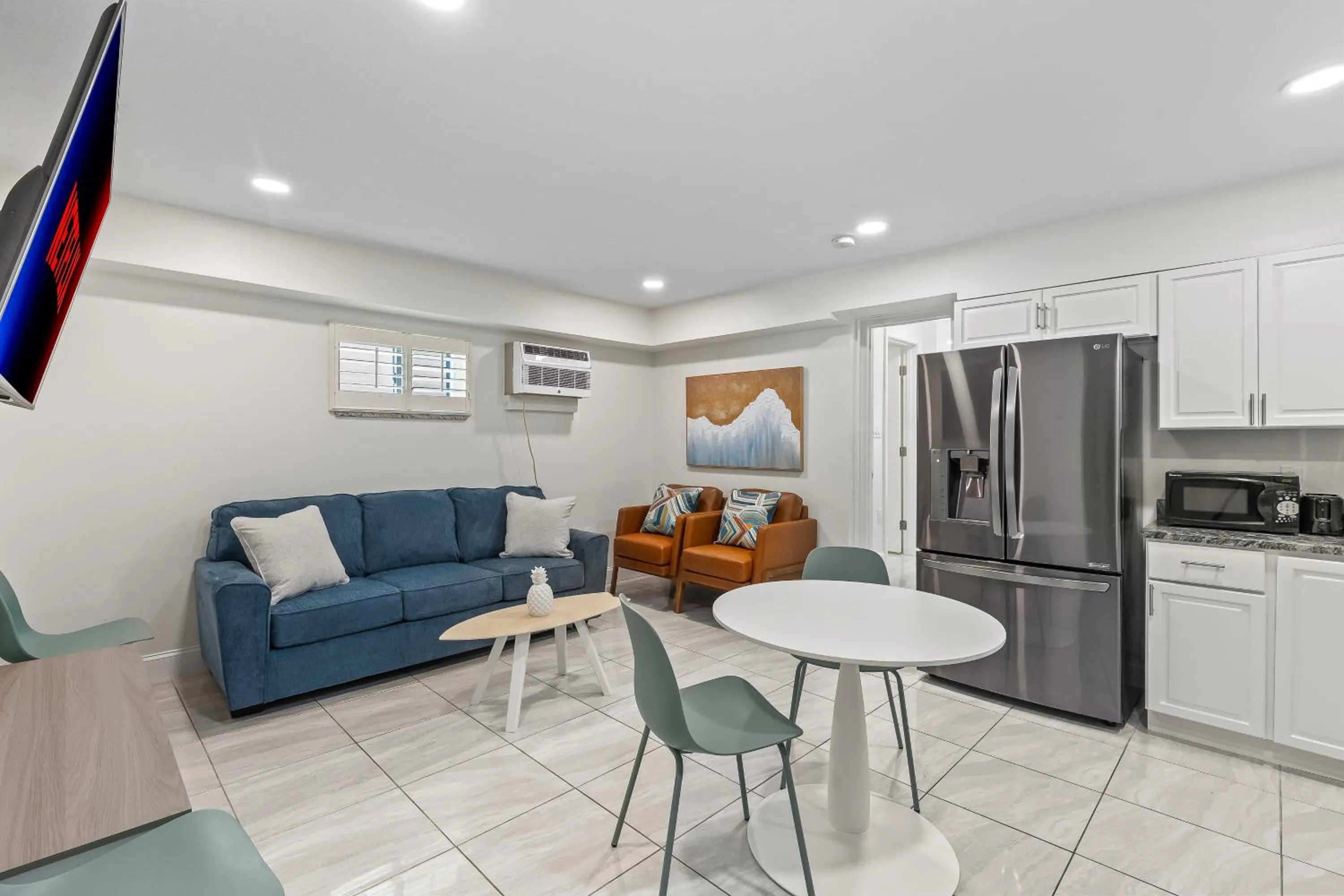 Dining area in Atlantic Shores Motel
