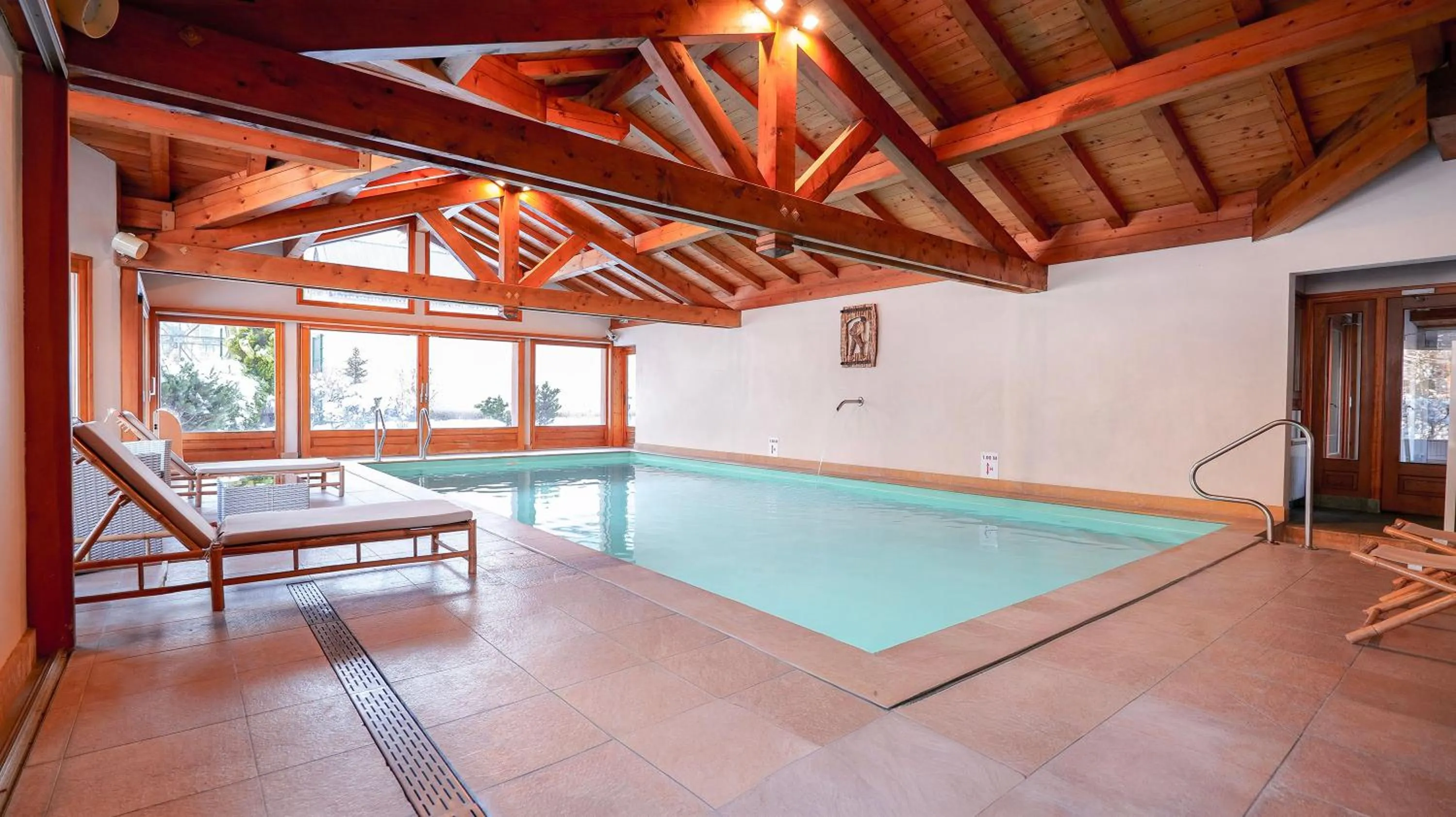 Swimming pool in Hôtel des 2 Gares