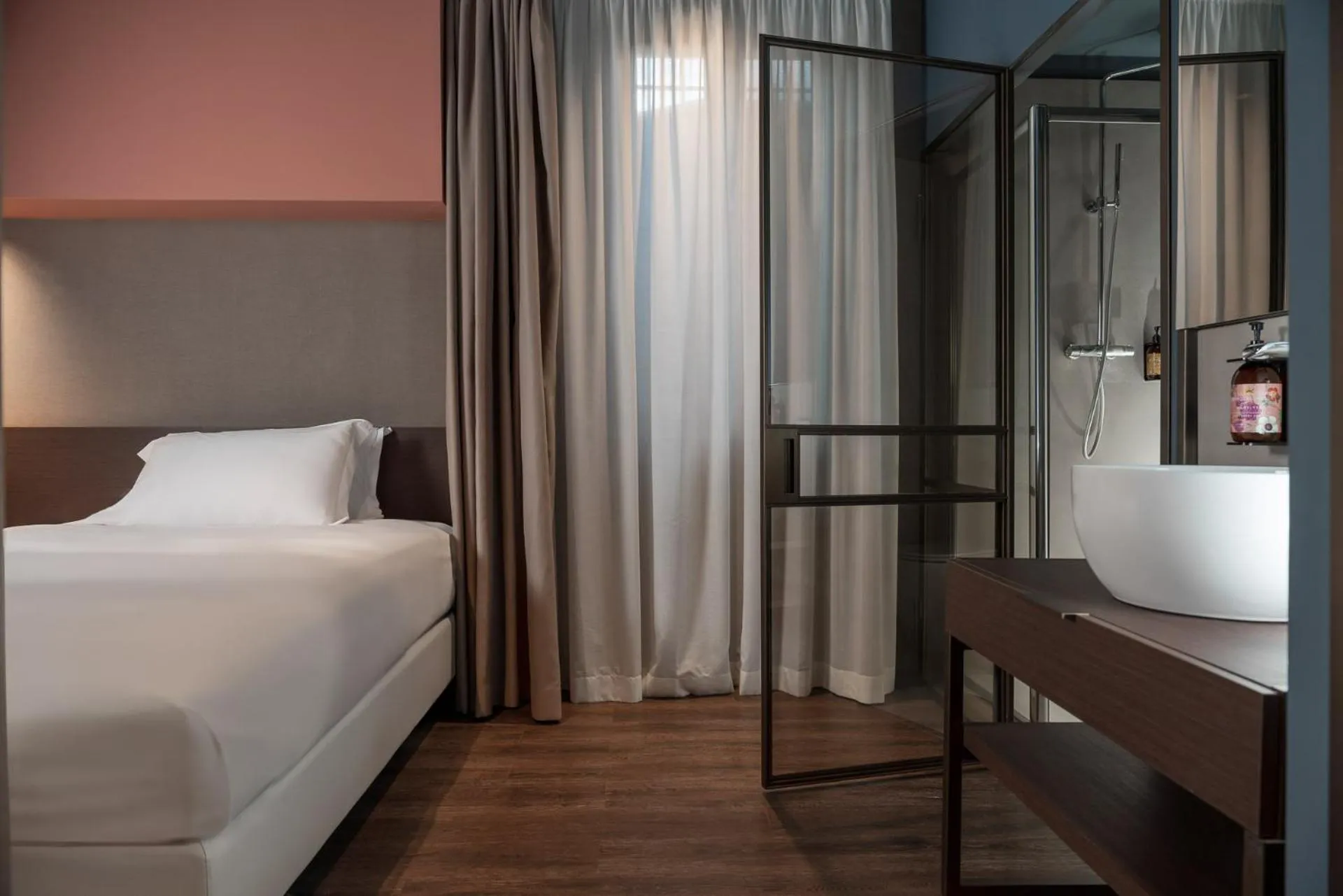 Photo of the whole room, Bed in Hotel Villa Eur