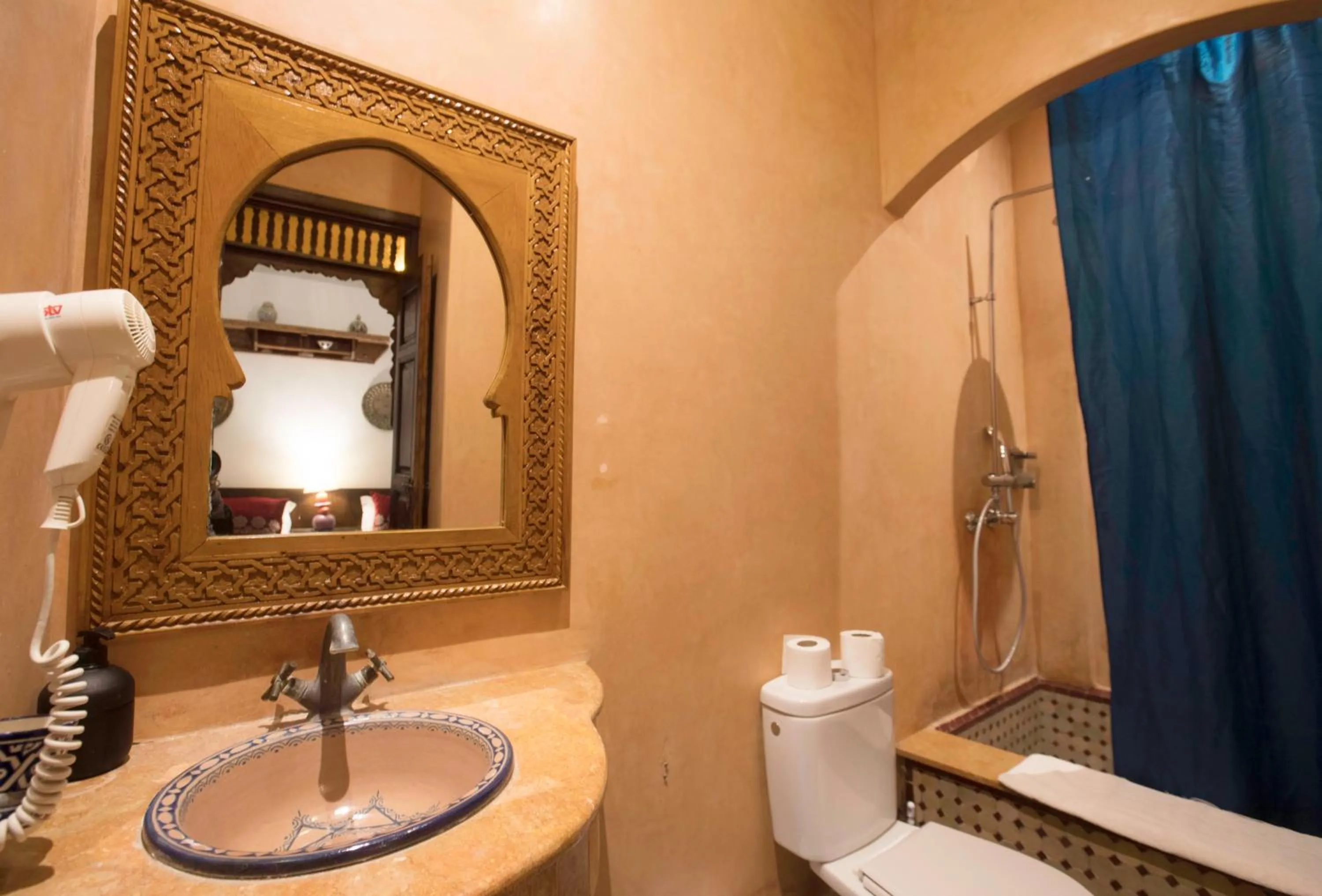 Shower in Dar Fes Medina Ziat