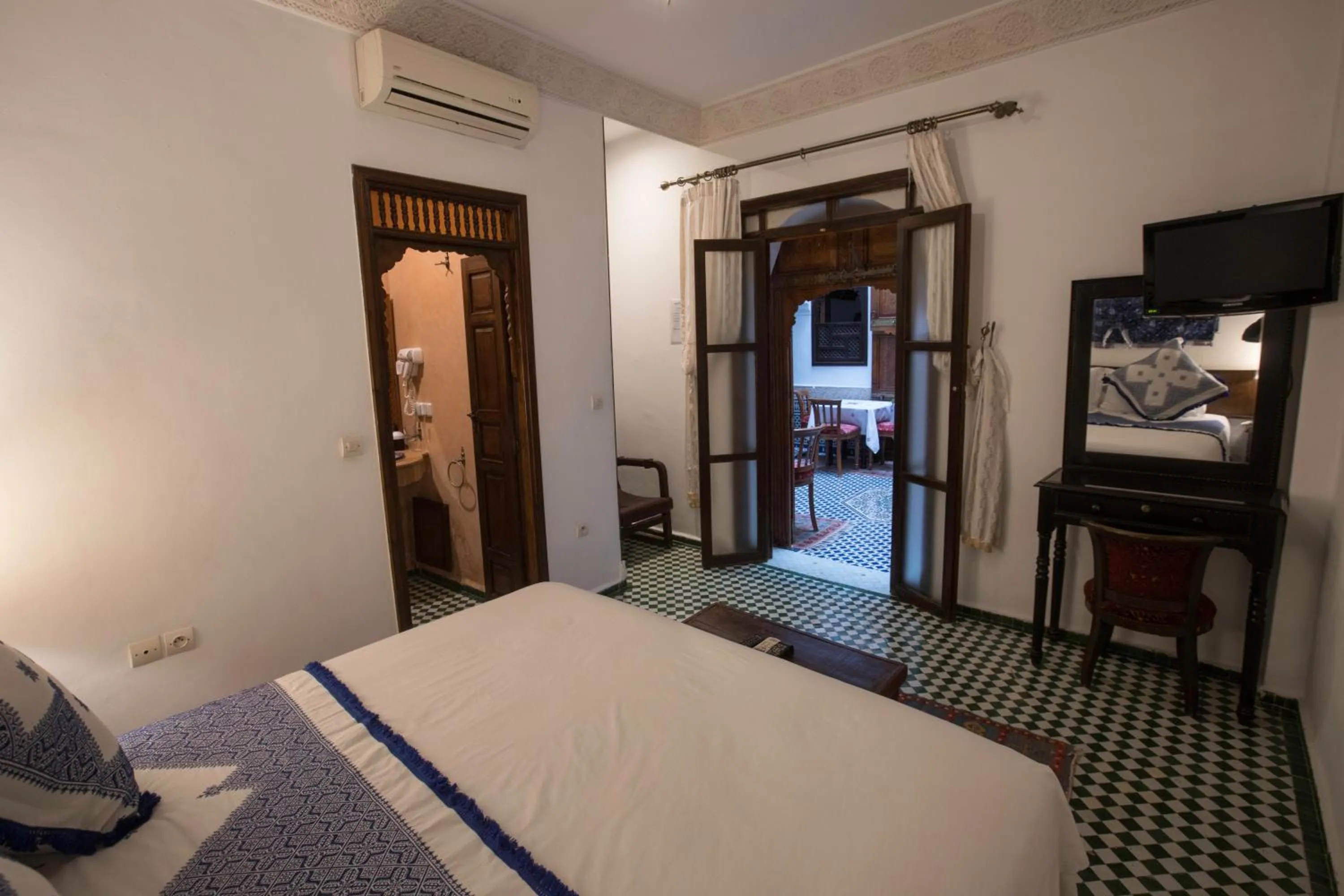 Bed in Dar Fes Medina Ziat