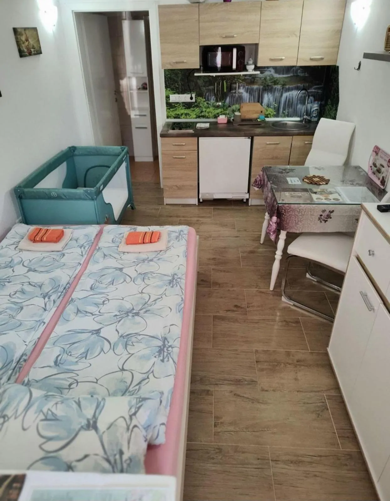 Photo of the whole room, Bed in Apartments Karin