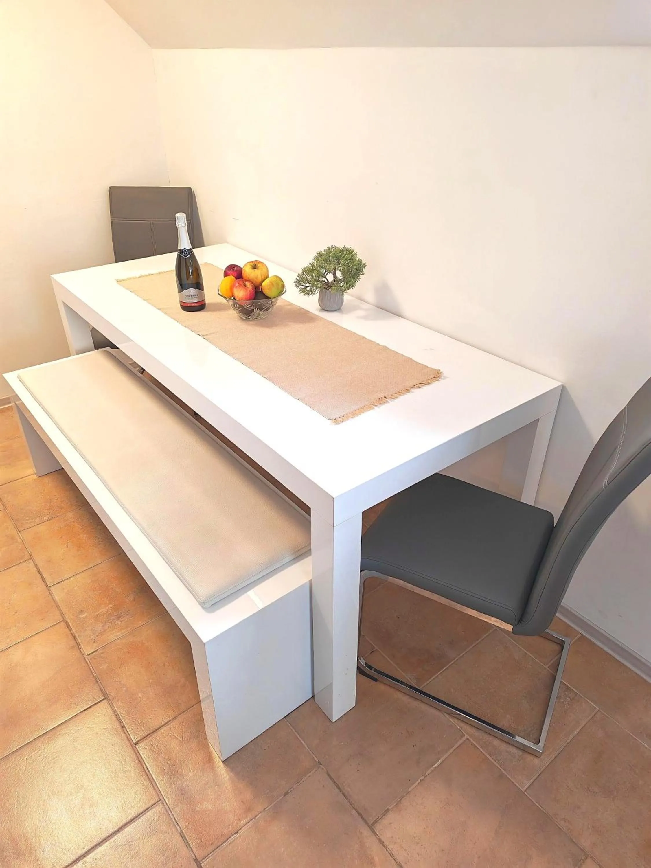 Dining area in Apartments Karin