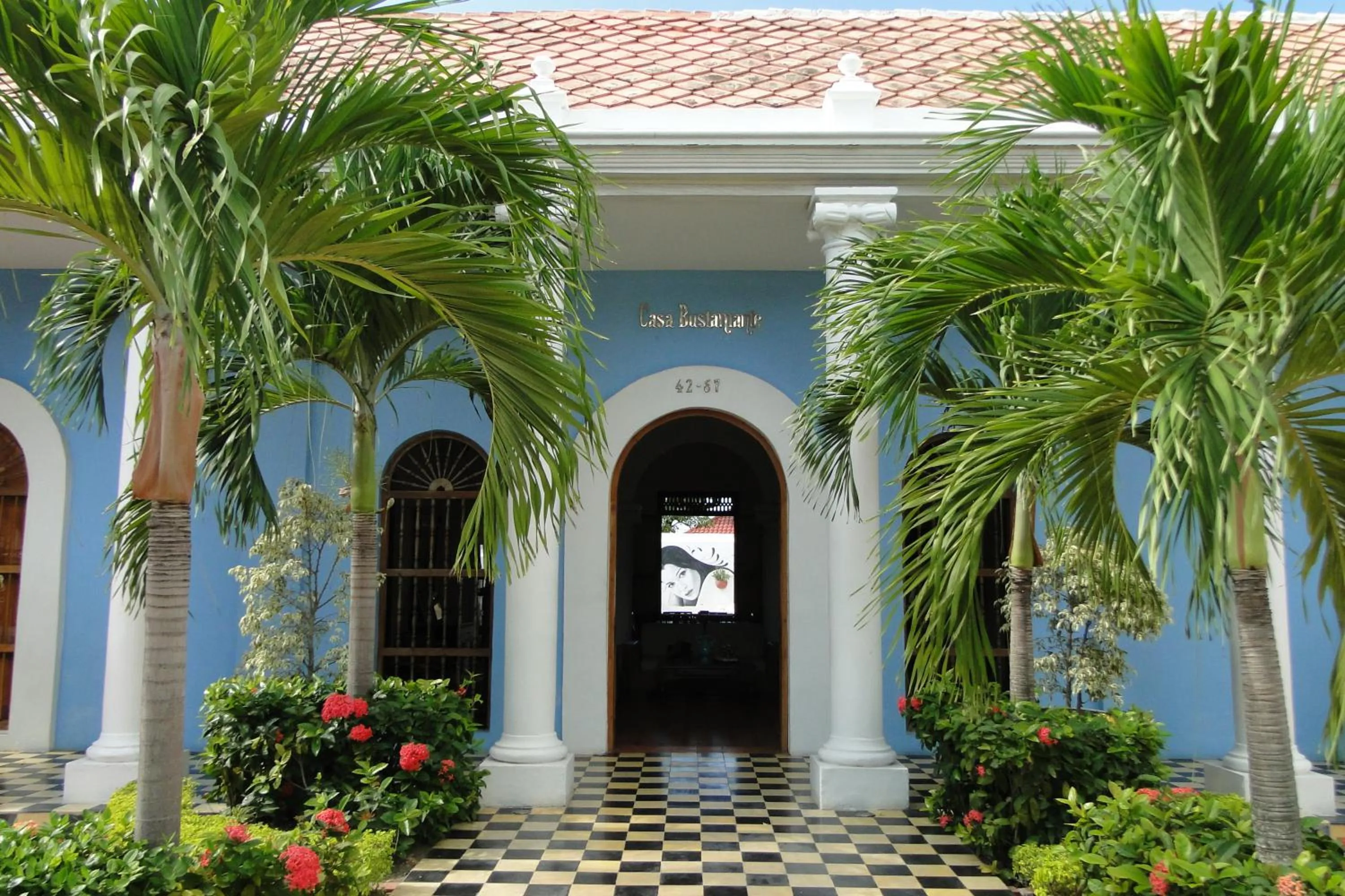 Facade/entrance in Casa Bustamante Hotel Boutique
