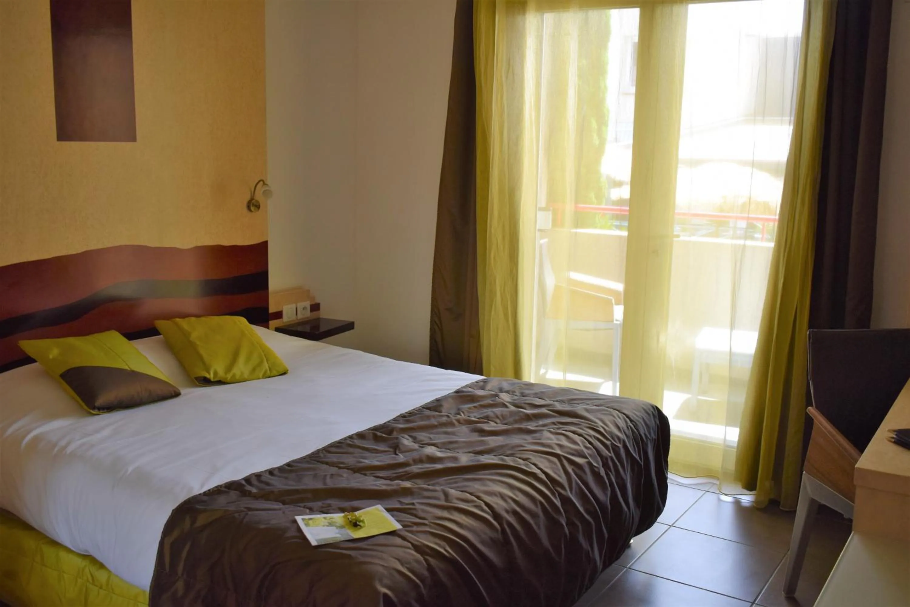 Bedroom, Bed in Logis Hôtel La Fauceille