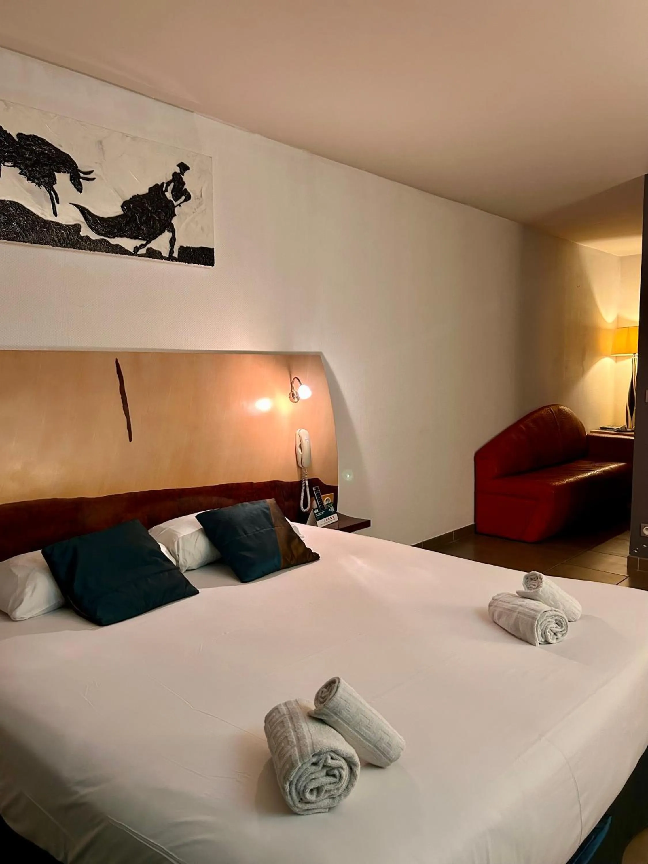 Bed in Logis Hôtel La Fauceille