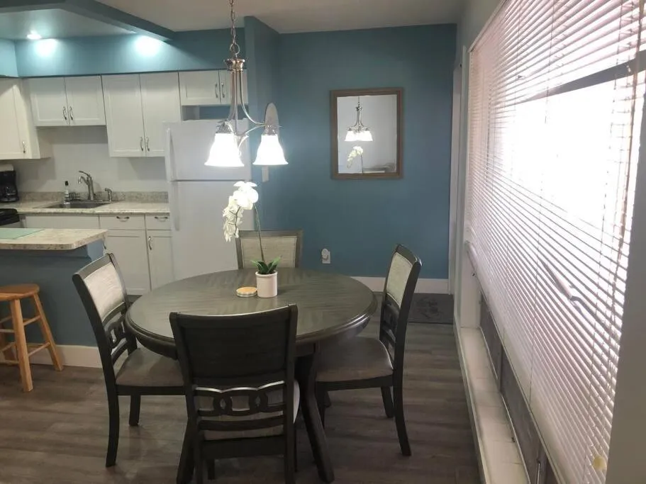 Aloha Apartments On the Intracoastal-Walk to the Beach