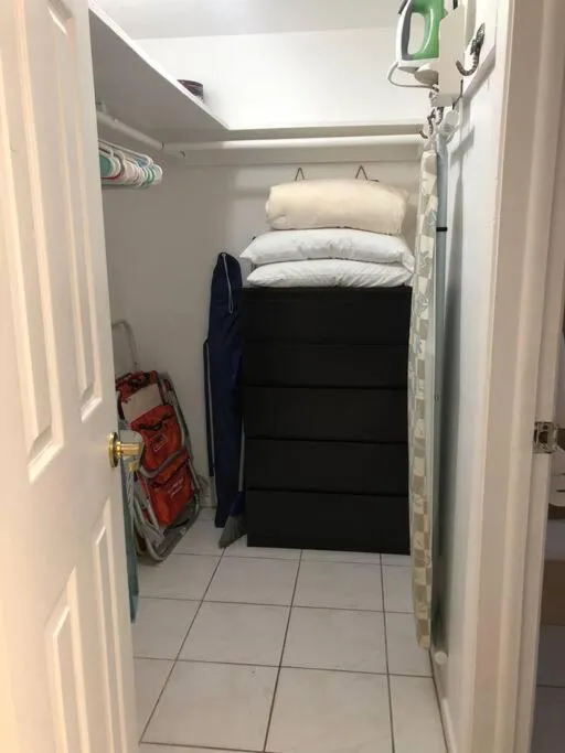 Bed in Aloha Apartments On the Intracoastal-Walk to the Beach